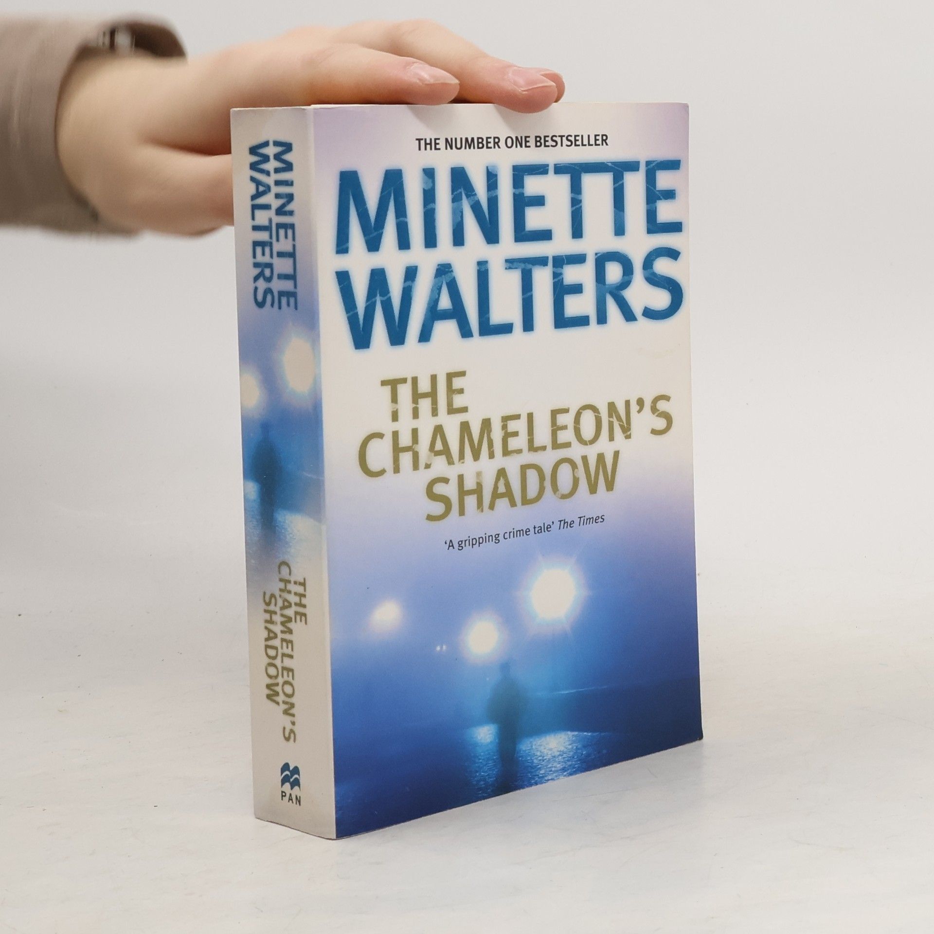 Minette Walter The chameleon's shadow