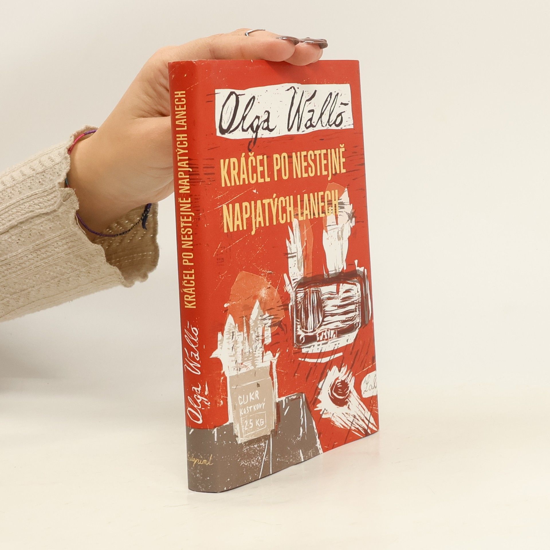 Kráčel po nestejně napjatých lanech