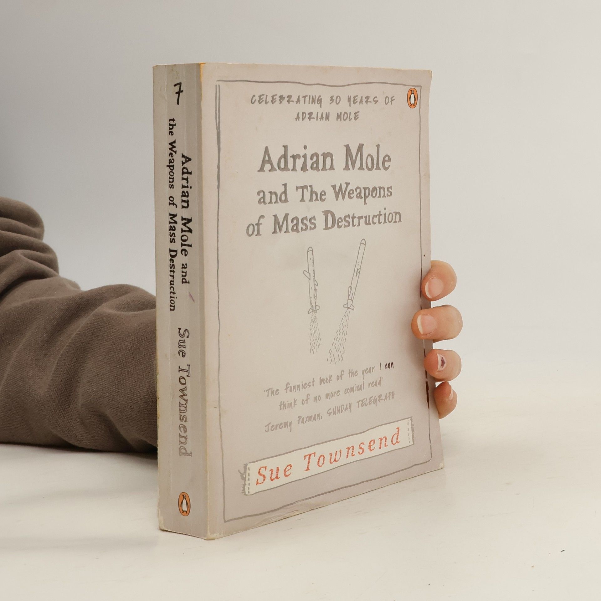 Sue Townsend Adrian Mole and the Weapons of Mass Destruction. Adrian Mole und die Achse des Bösen, englische Ausgabe