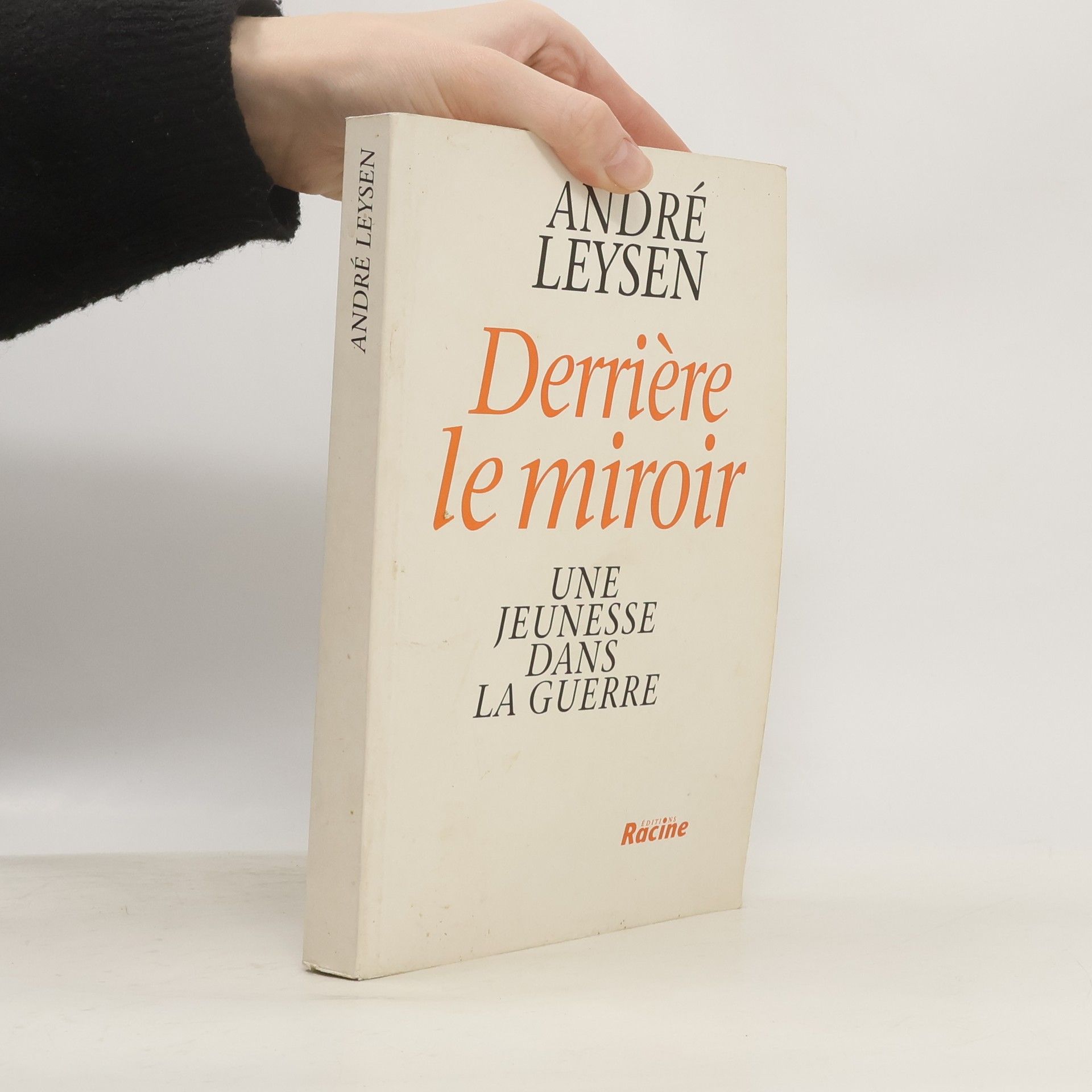Derrière le miroir