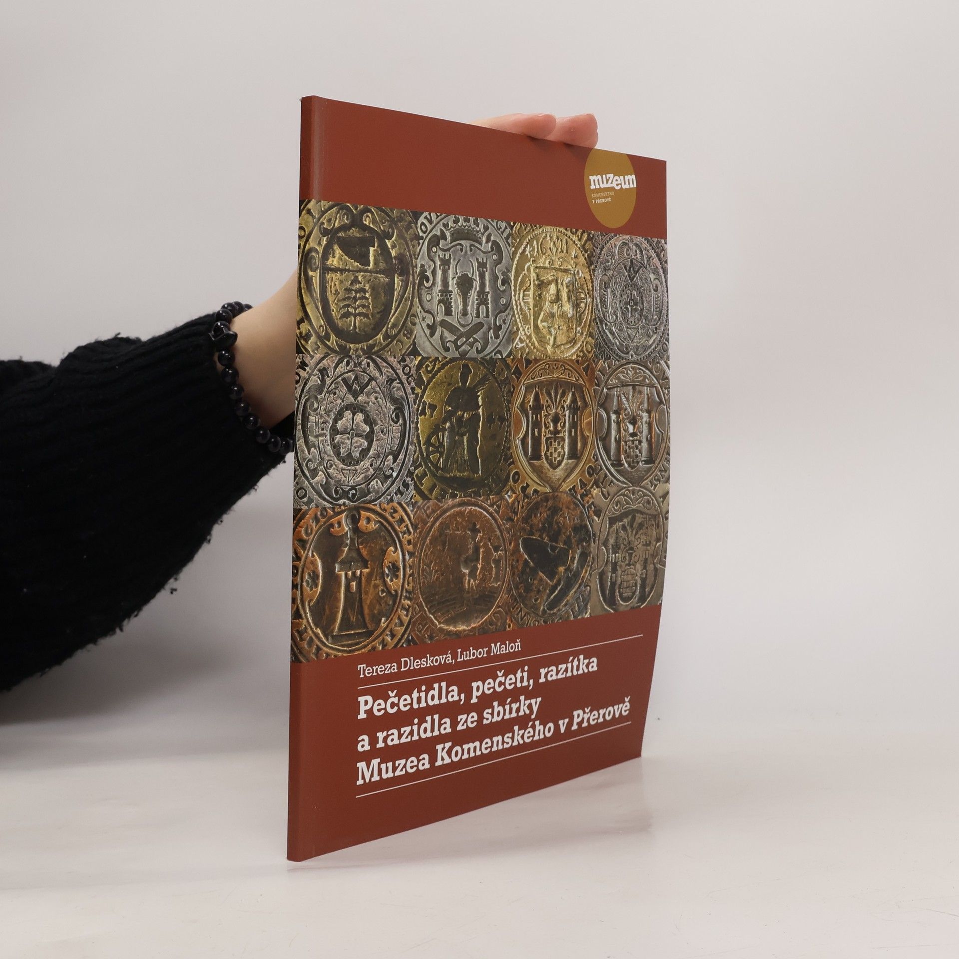 Tereza Dlesková Pečetidla, pečeti, razítka a razidla ze sbírky Muzea Komenského v Přerově