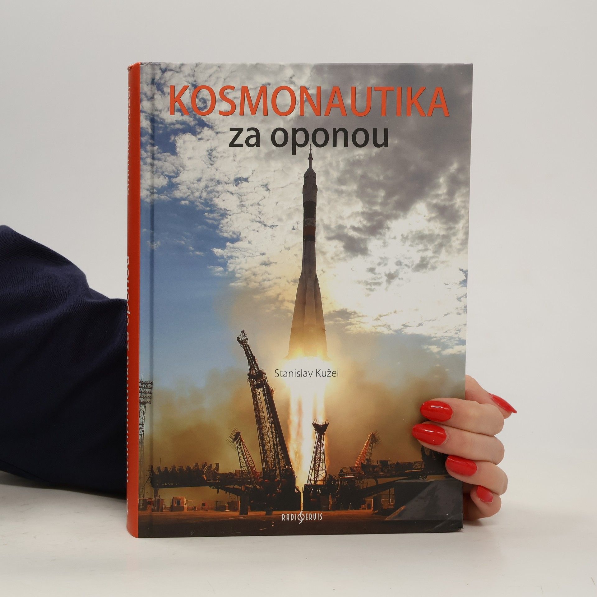 Stanislav Kužel Kosmonautika za oponou