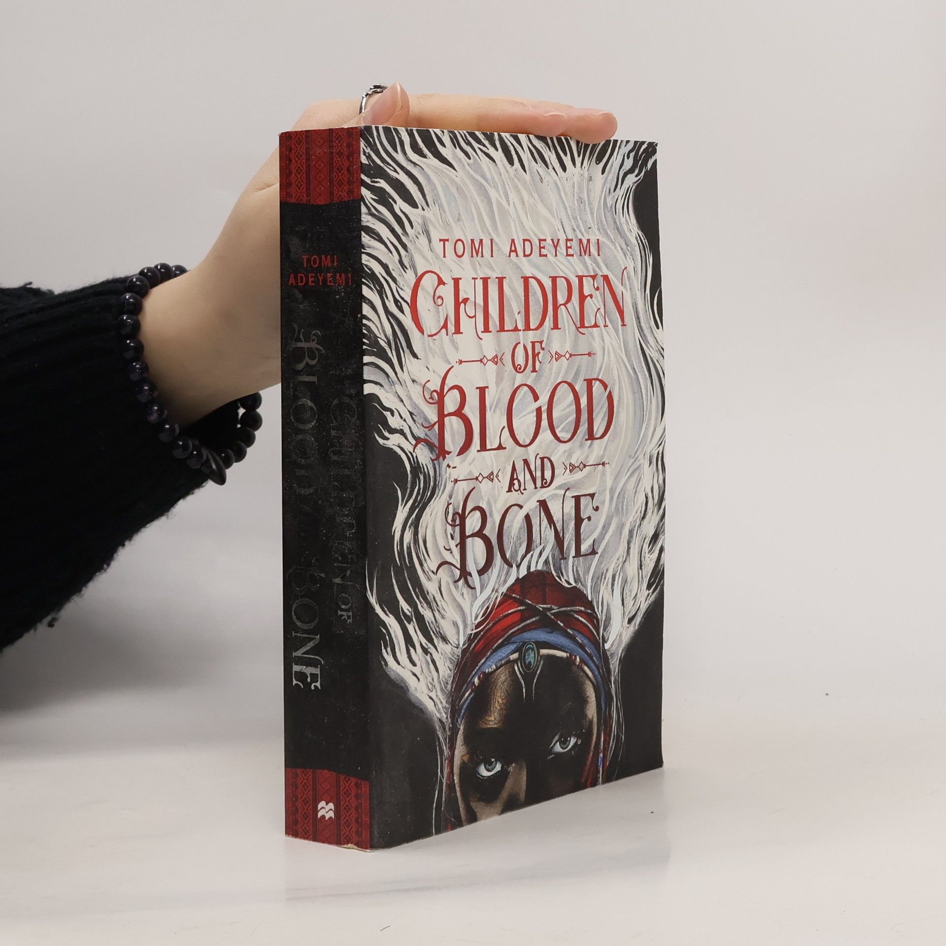 Tomi Adeyemi Children of blood and bone
