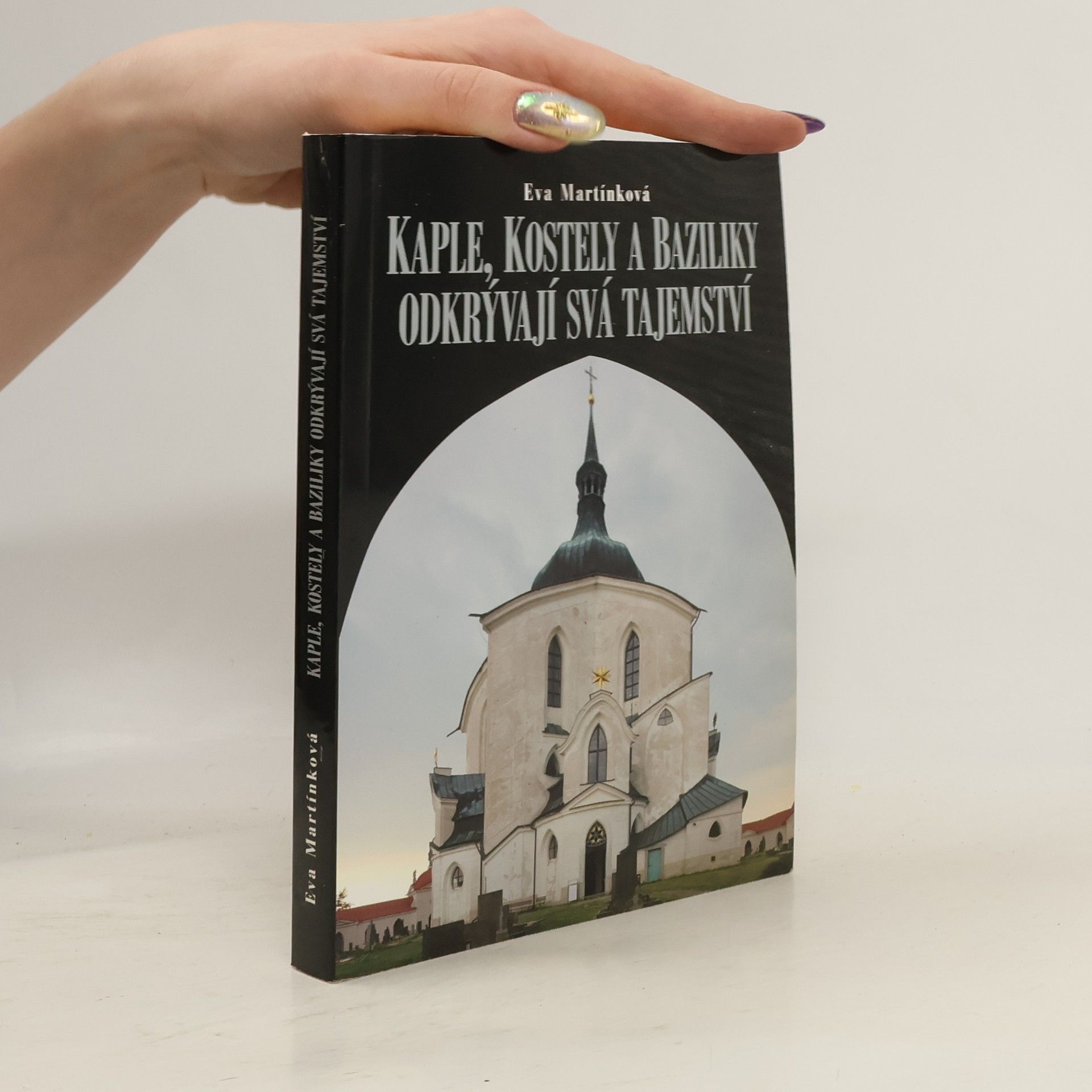 Eva Martínková Kaple, kostely a baziliky odkrývají svá tajemství