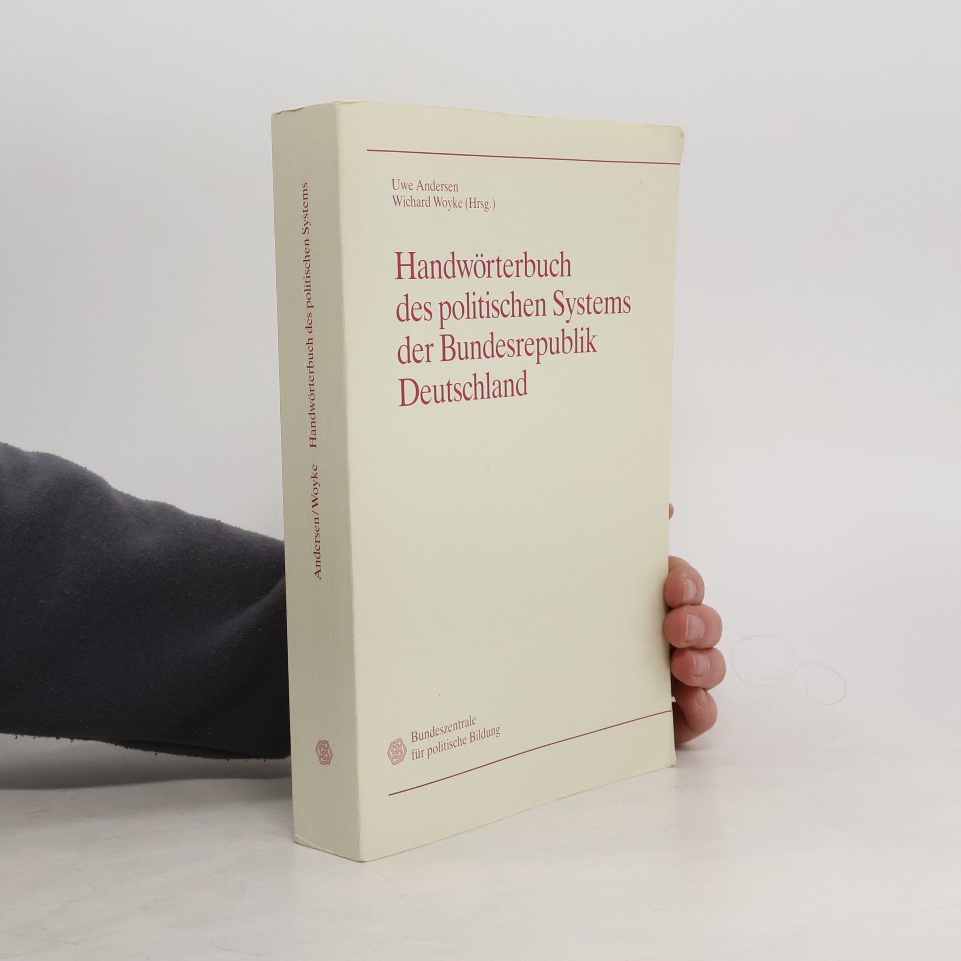 Handwörterbuch des politischen Systems der Bundesrepublik Deutschland
