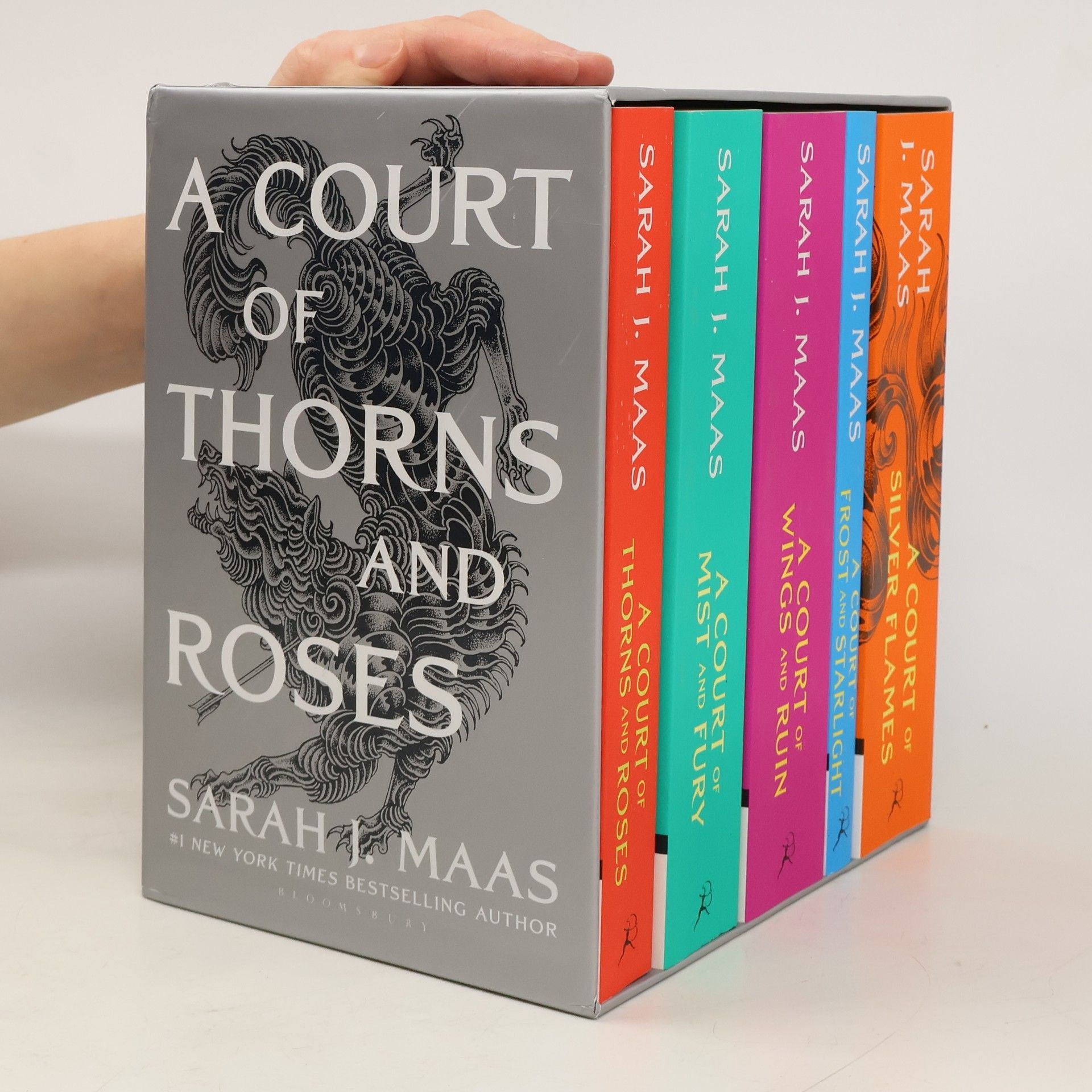 Sarah J. Maasová A court of Thorns and Roses (1-5)
