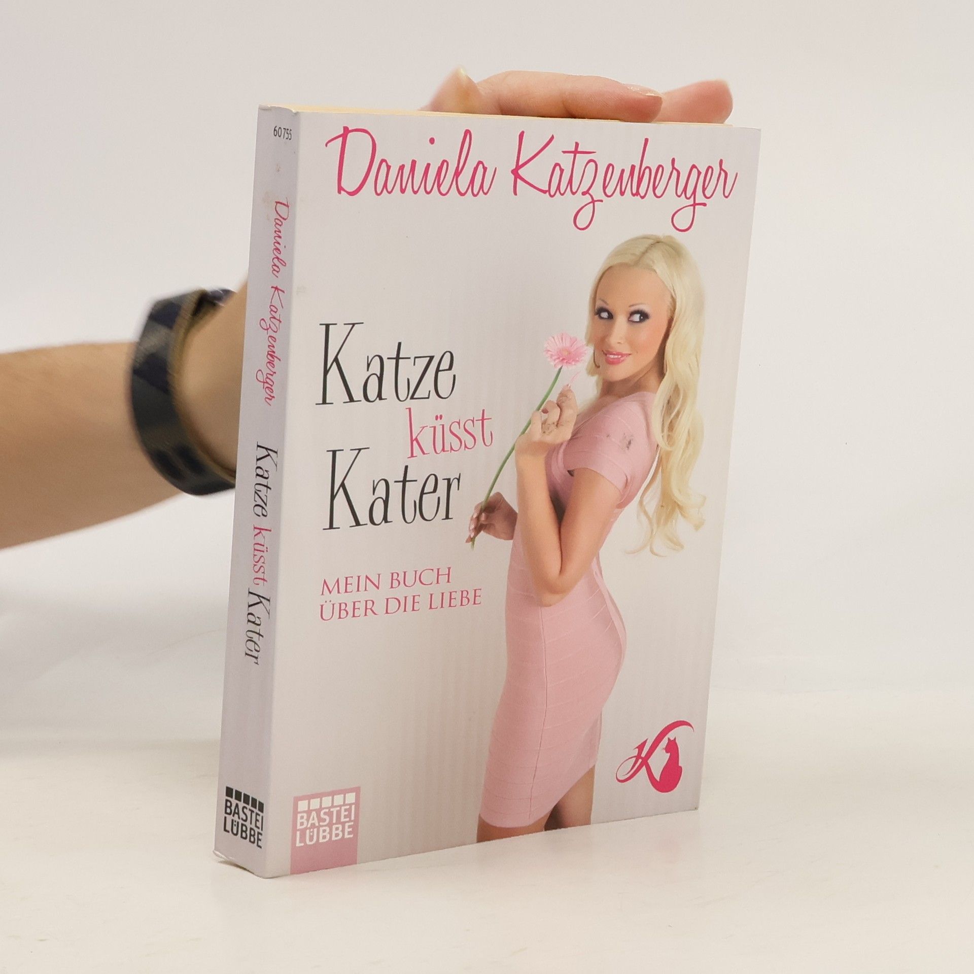 Daniela Katzenberger Katze küsst Kater