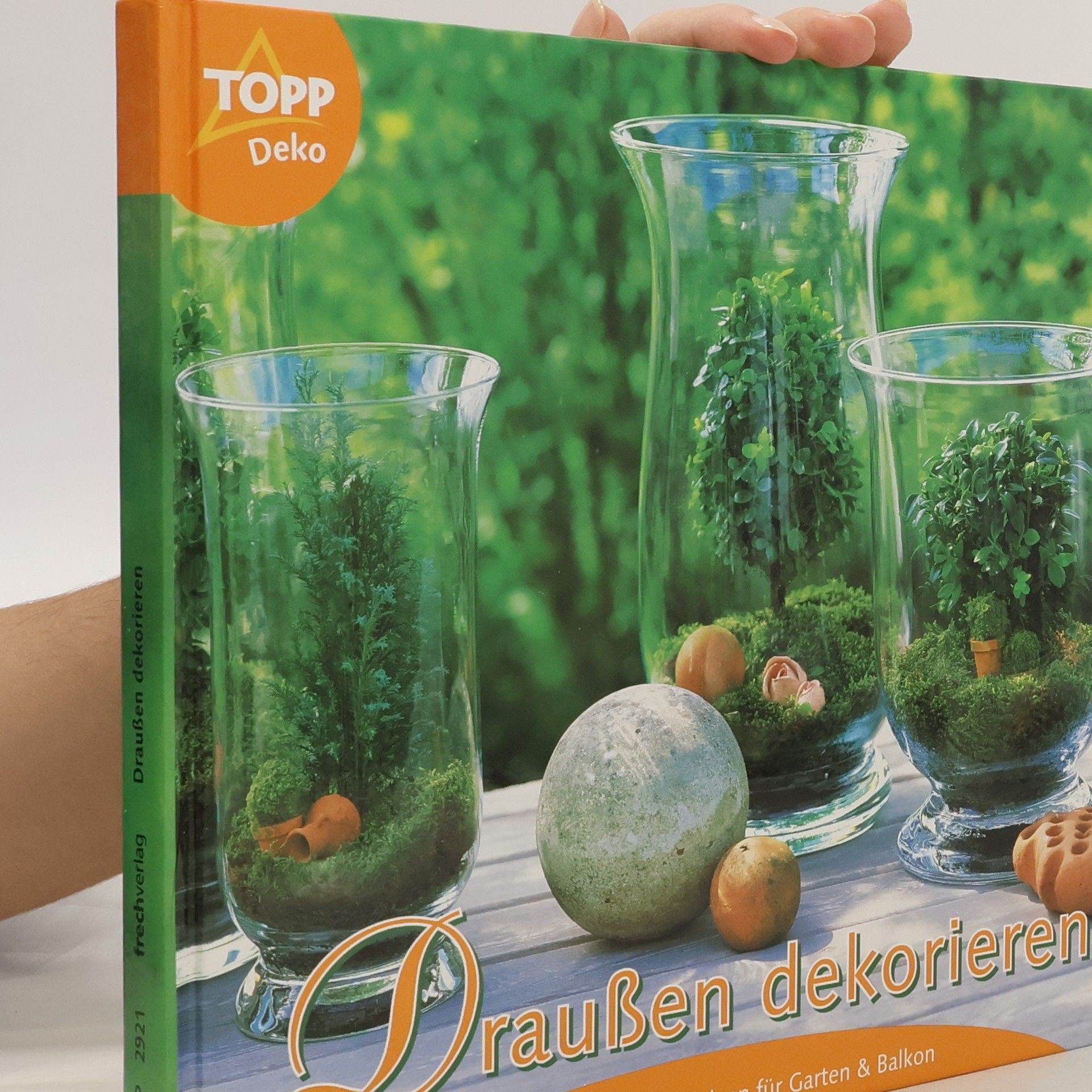 Collectif d'auteurs Draußen dekorieren