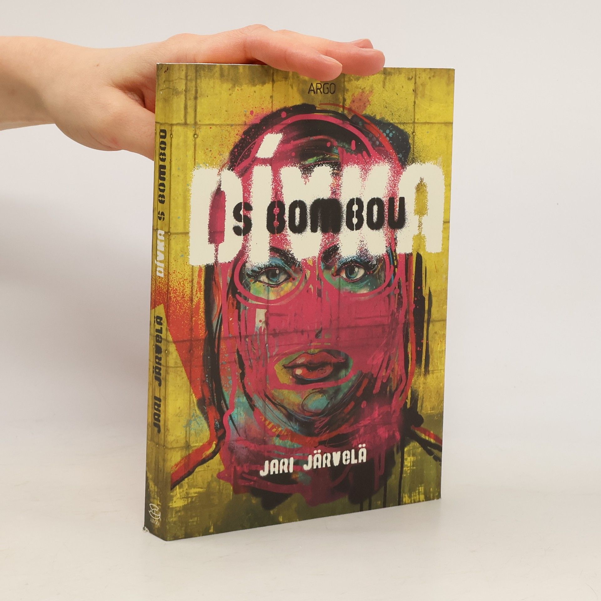 Jari Järvelä Dívka s bombou