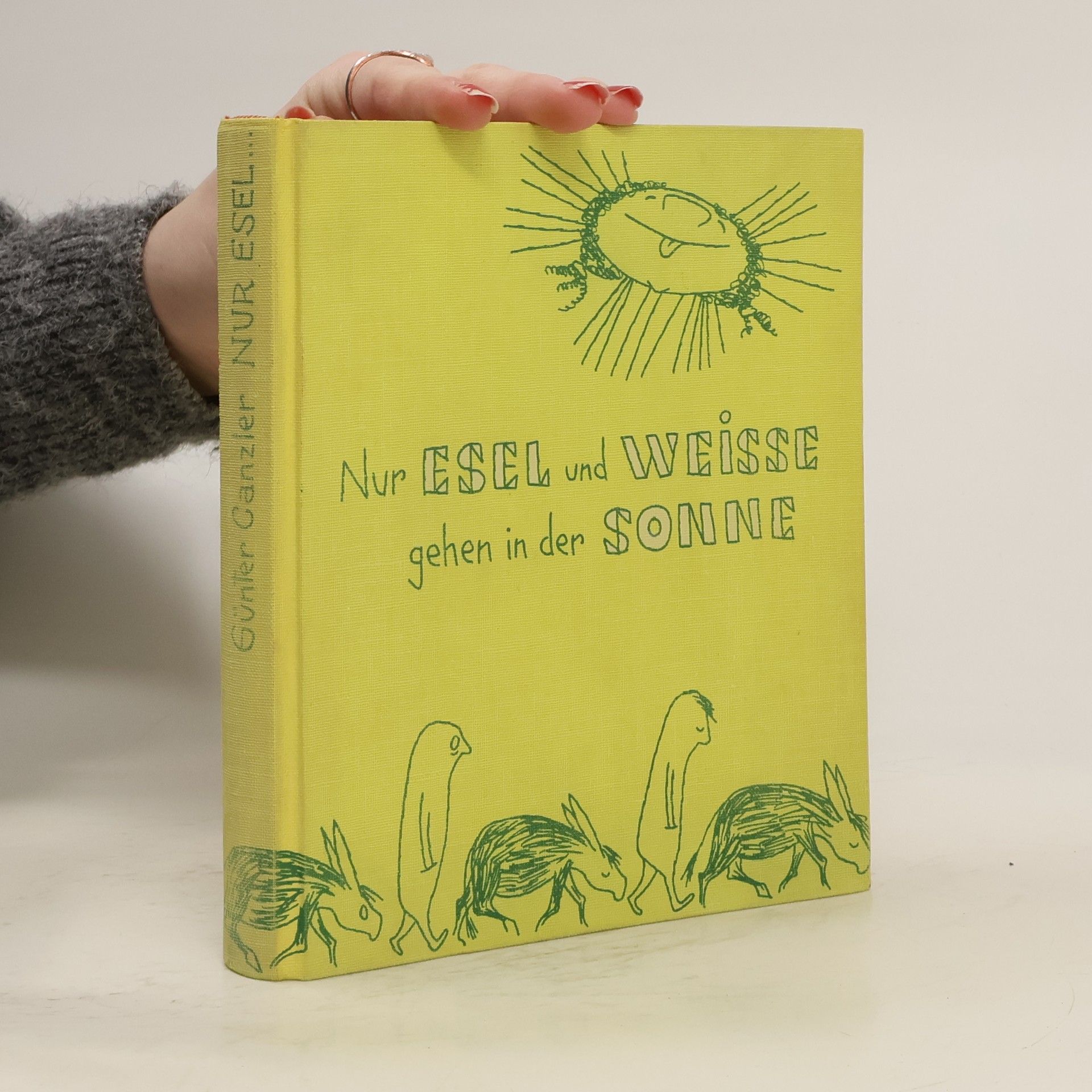 Nur Esel und Weisse gehen in der Sonne