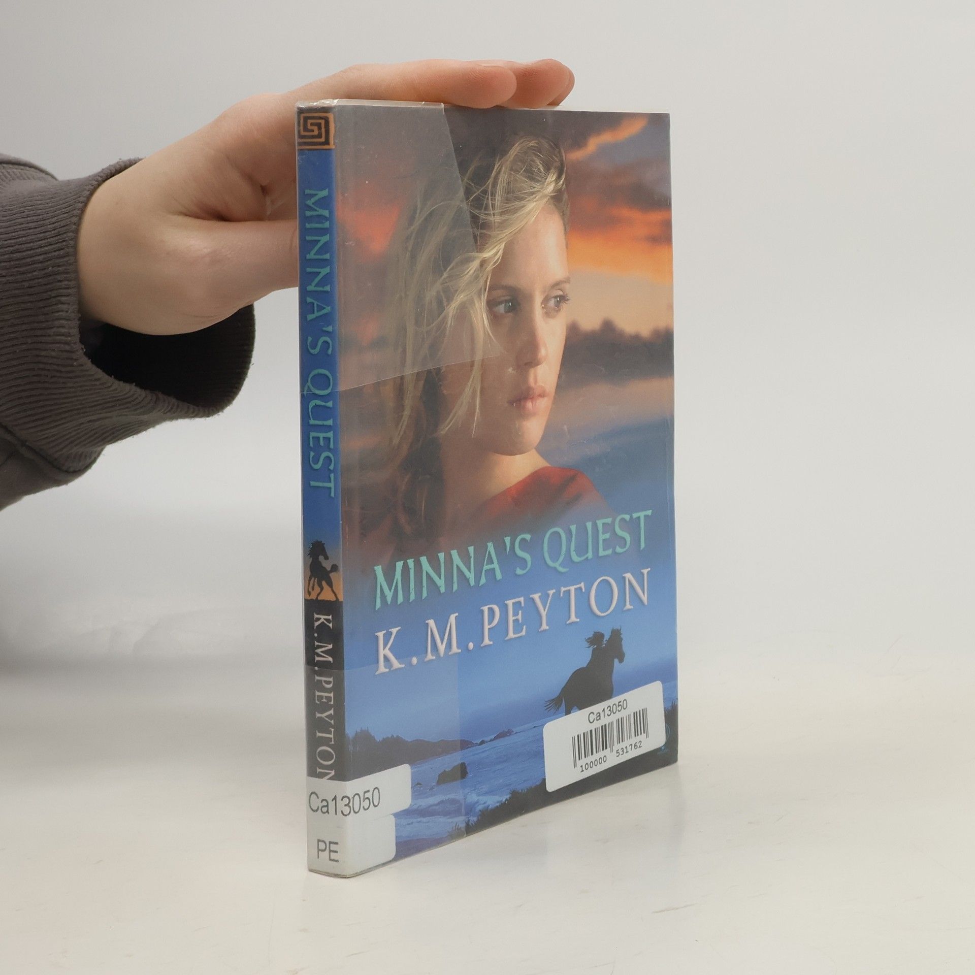 K. M. Peyton Minna's Quest