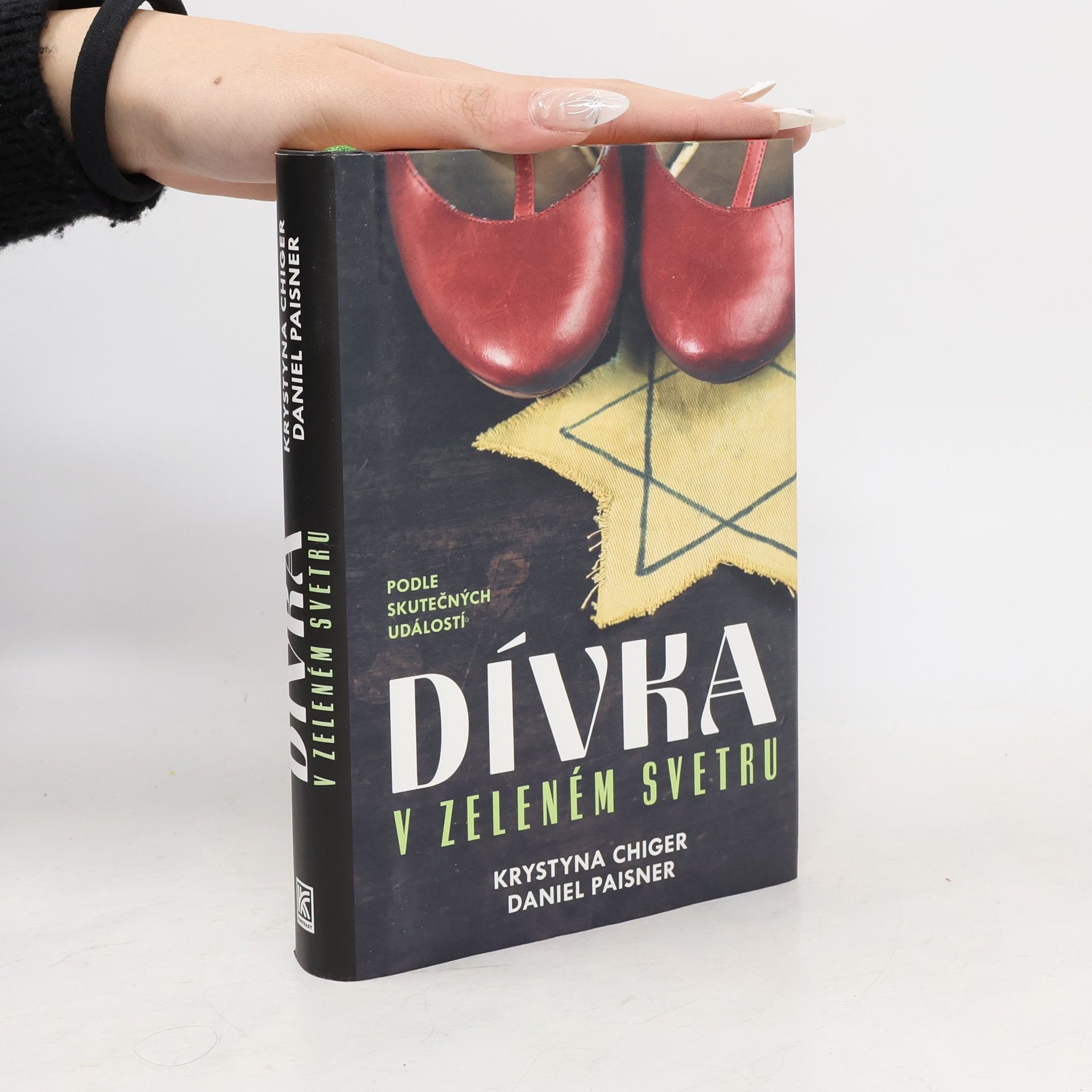 Krystyna Chiger Dívka v zeleném svetru