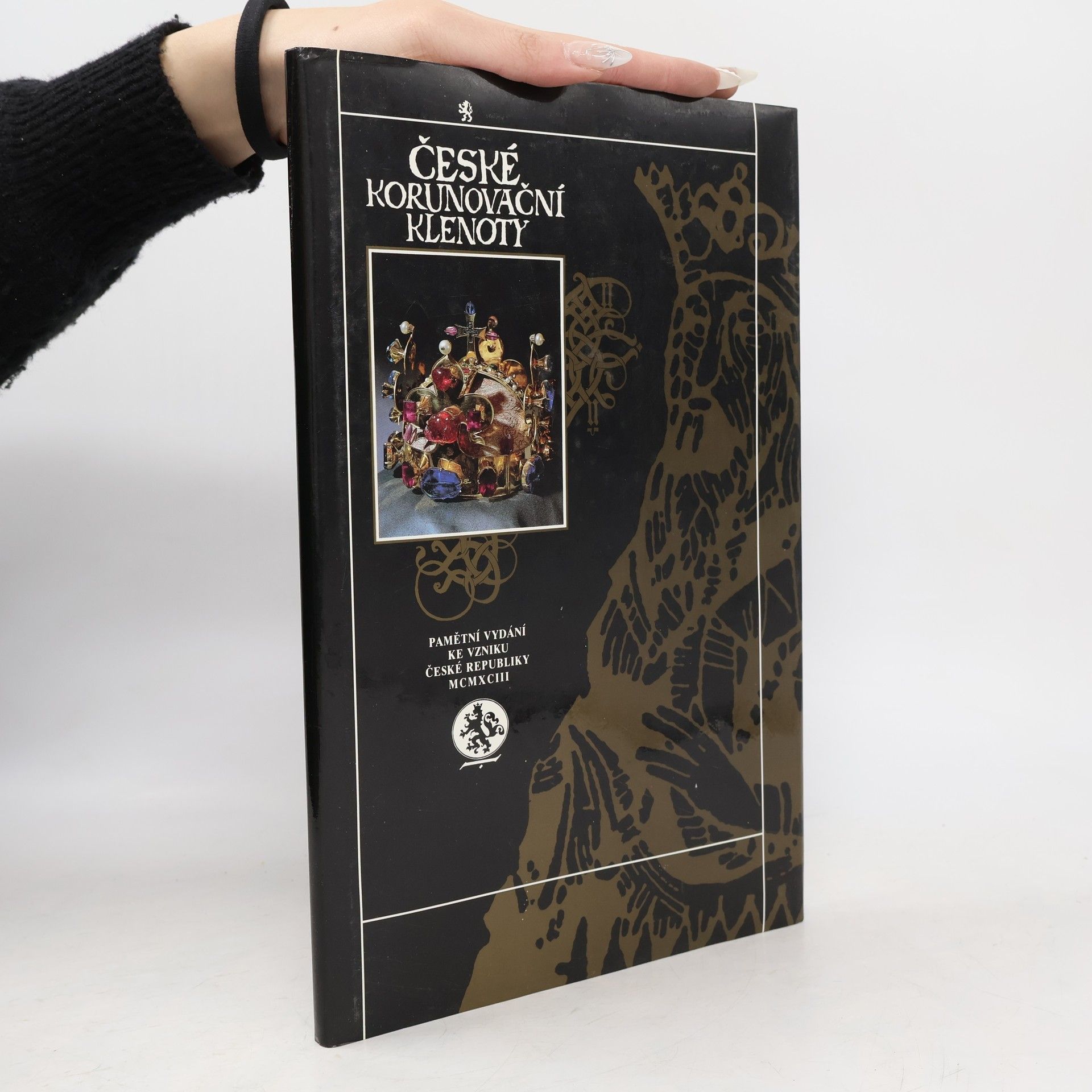 Ivo Hlobil České korunovační klenoty: pamětní vydání ke vzniku České republiky