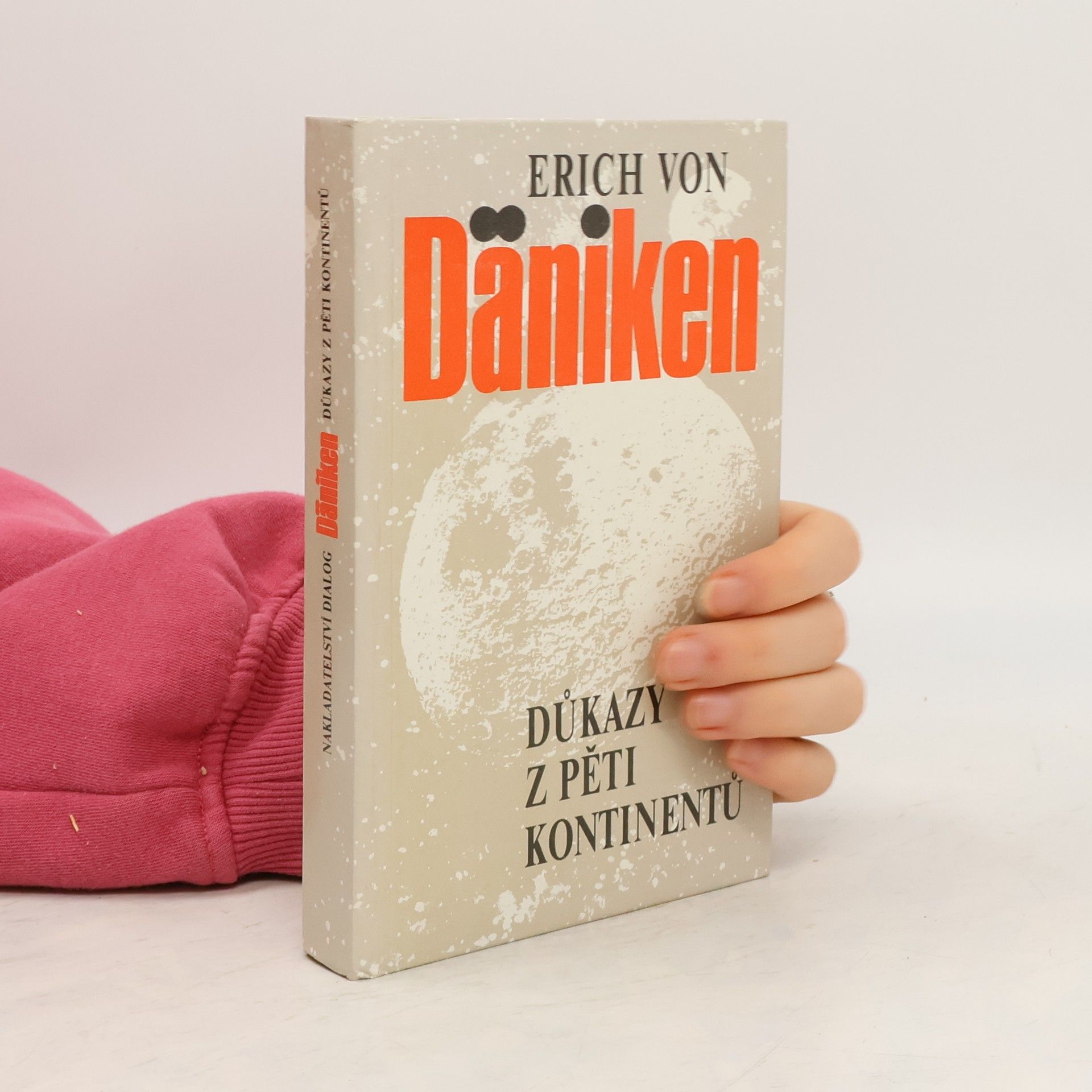 Erich von Däniken Důkazy z pěti kontinentů