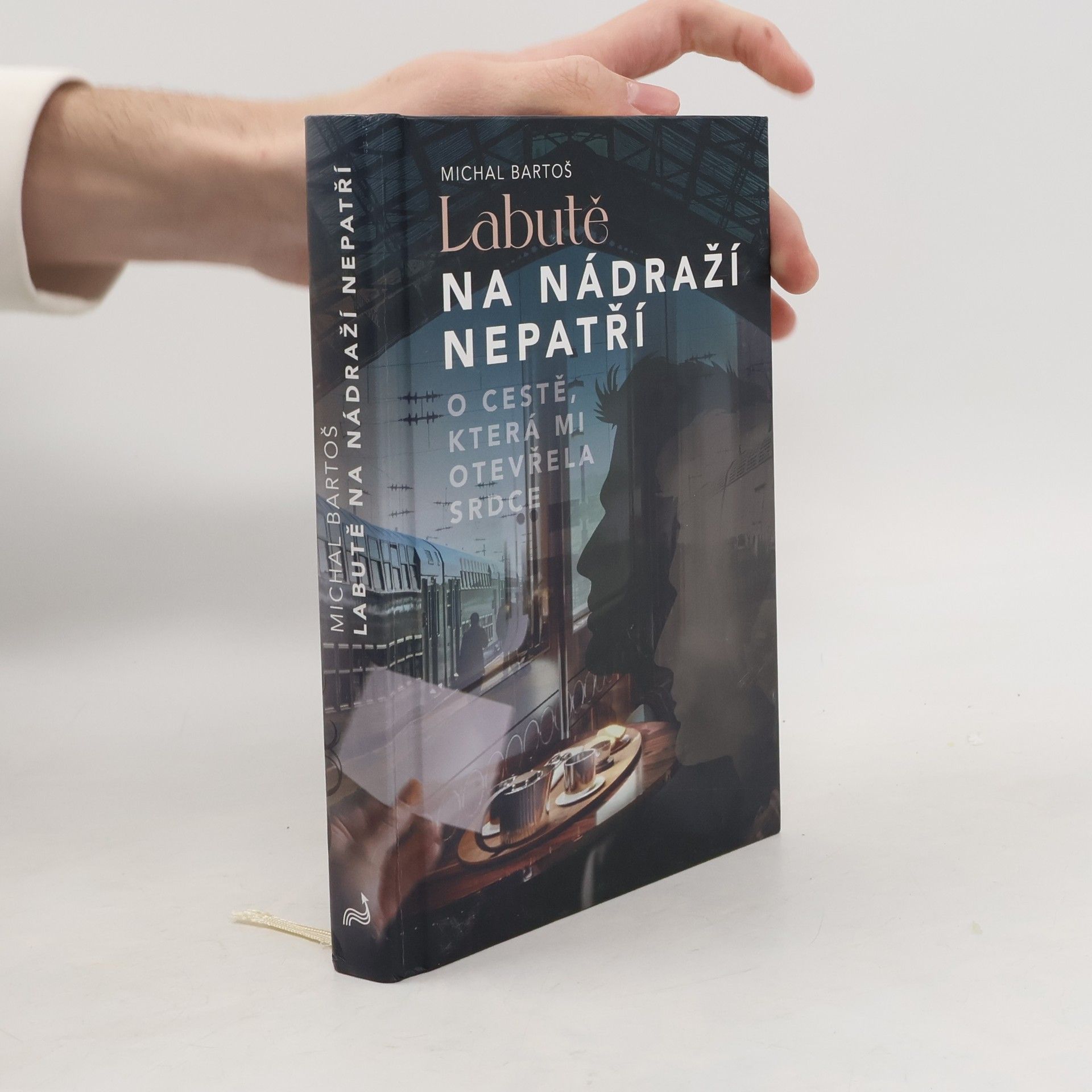 Michal Bartoš Labutě na nádraží nepatří