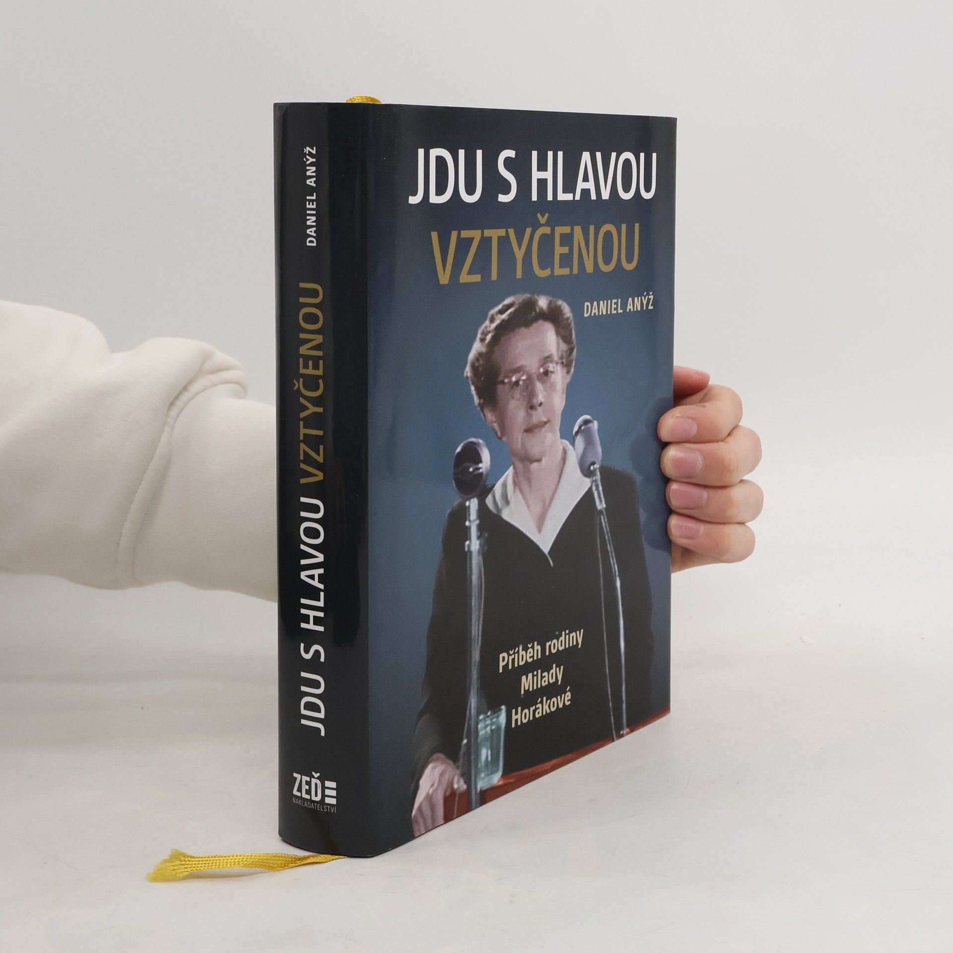 Daniel Anýž Jdu s hlavou vztyčenou. Příběh rodiny Milady Horákové