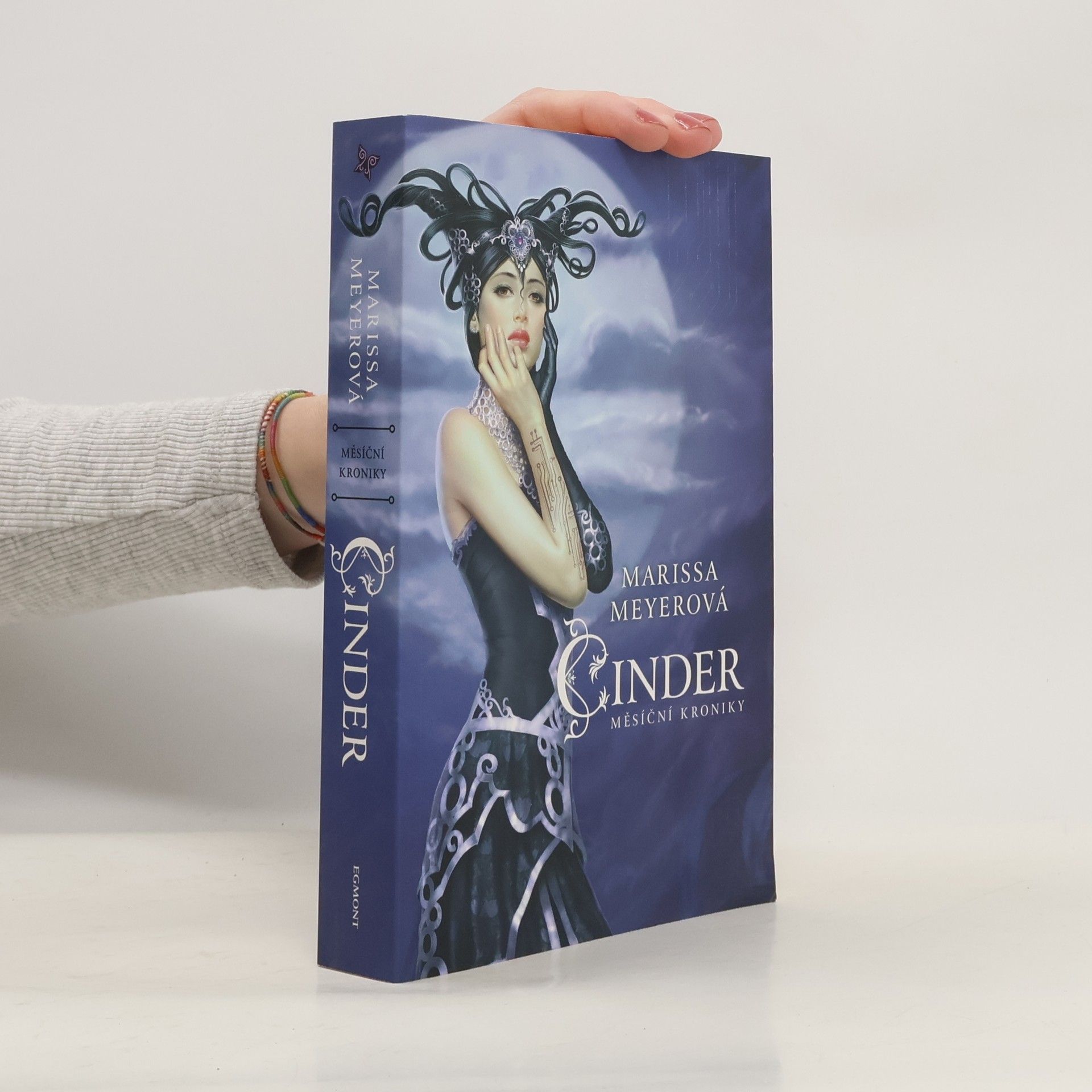 Marissa Meyerová Měsíční kroniky - Cinder (1. díl série)