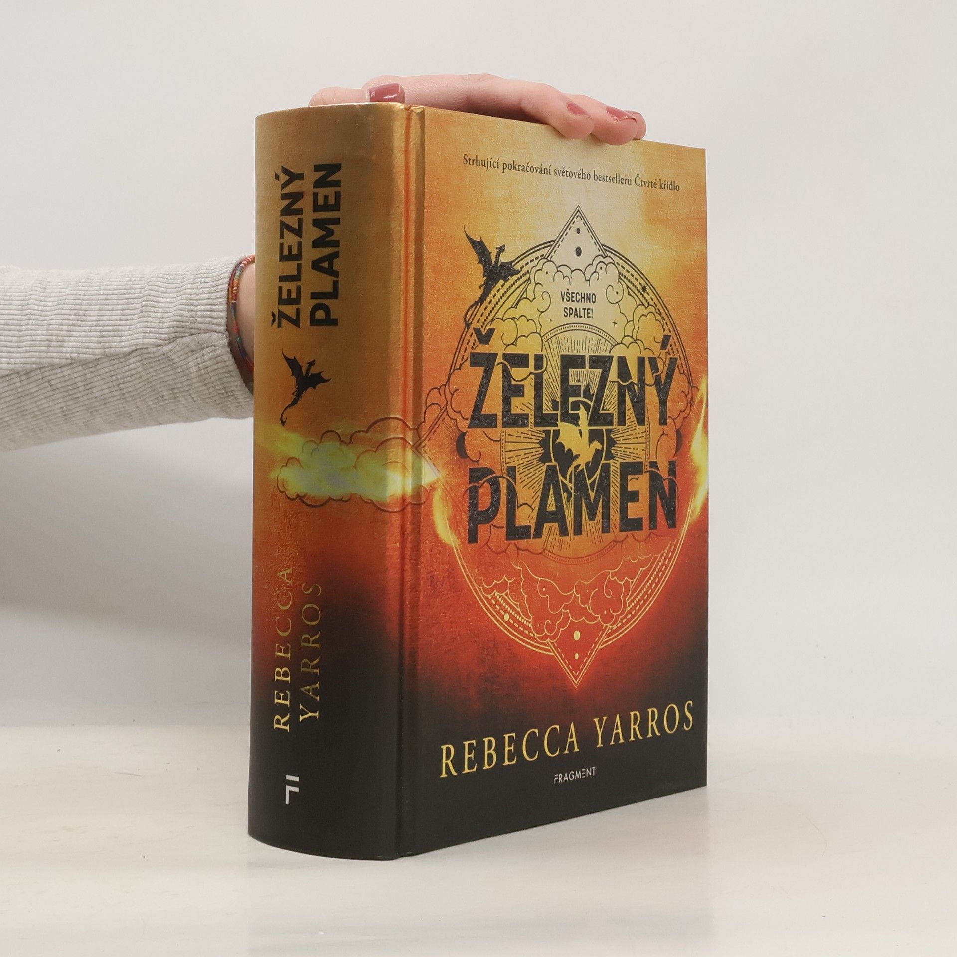Rebecca Yarros Železný plamen