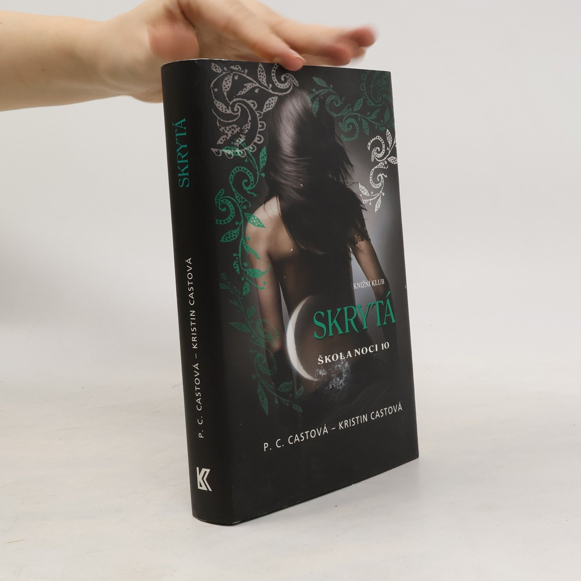 Škola noci. 10, Skrytá