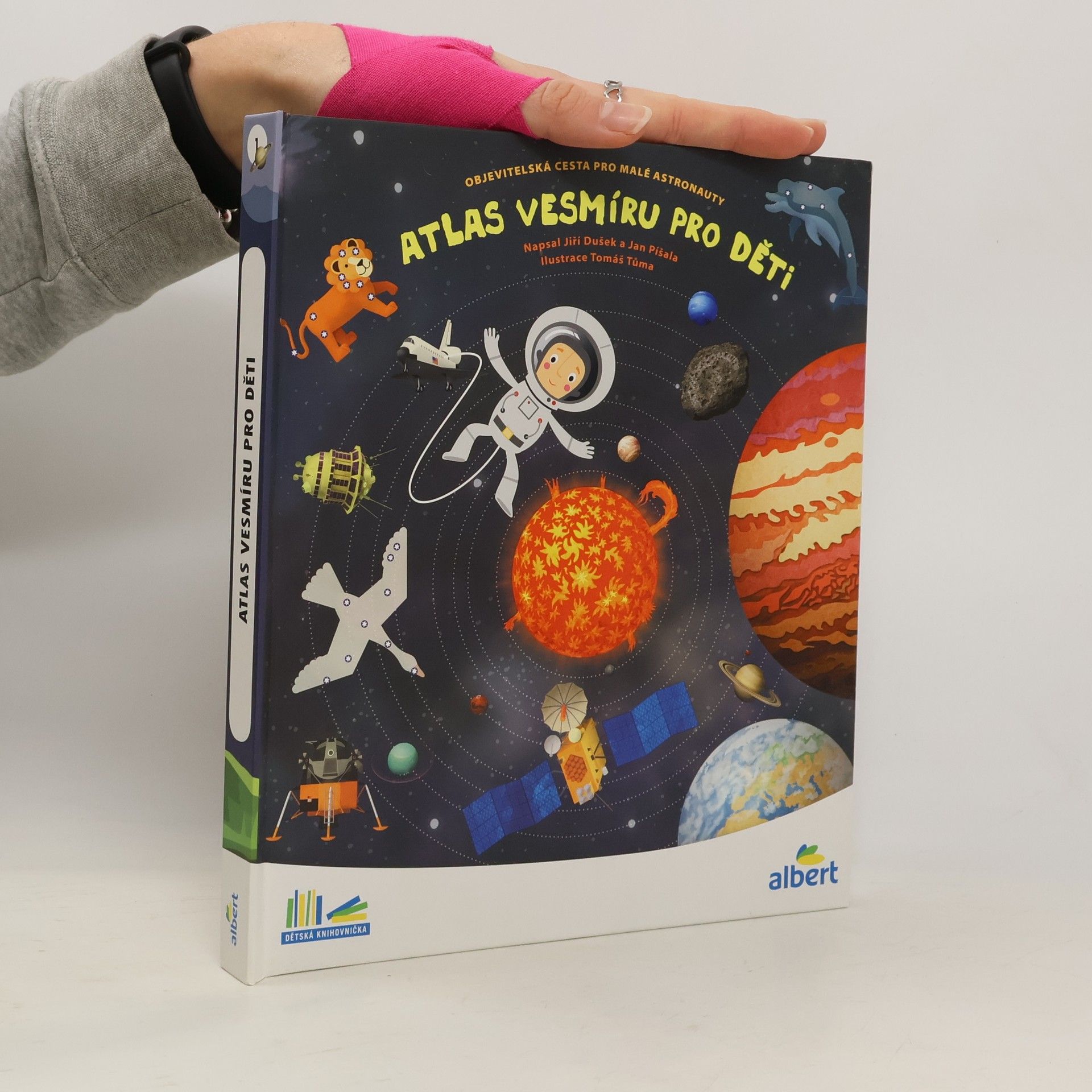 Atlas vesmíru pro děti: Objevitelská cesta pro malé astronauty