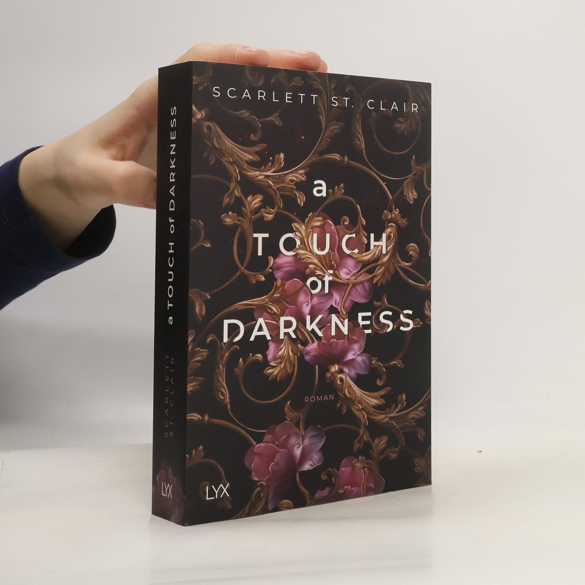 Scarlett St. Clair A Touch of Darkness