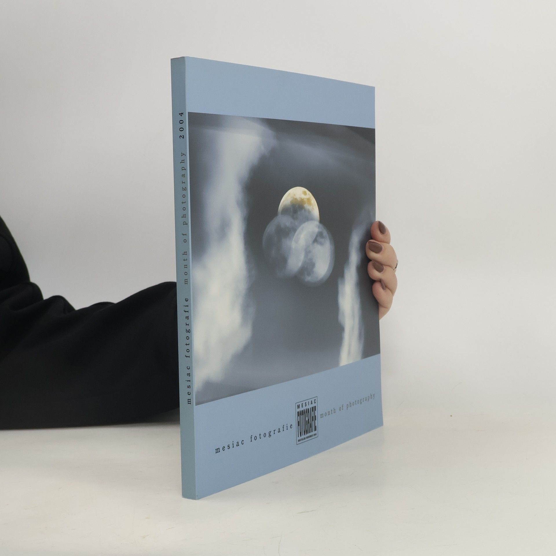 AA.VV. Mesiac fotografie. Month of Photography 2004