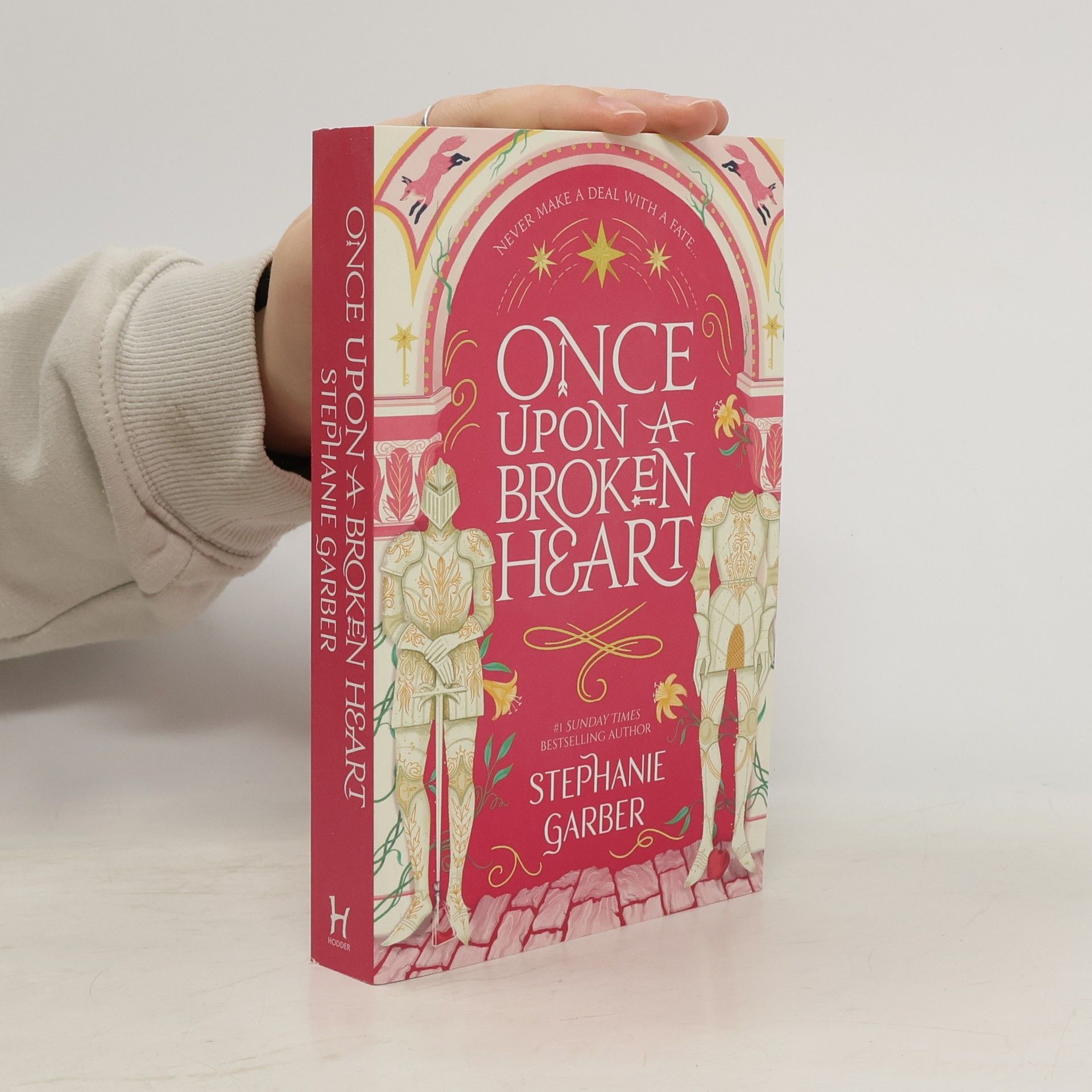 Stephanie Garber Once upon a broken heart