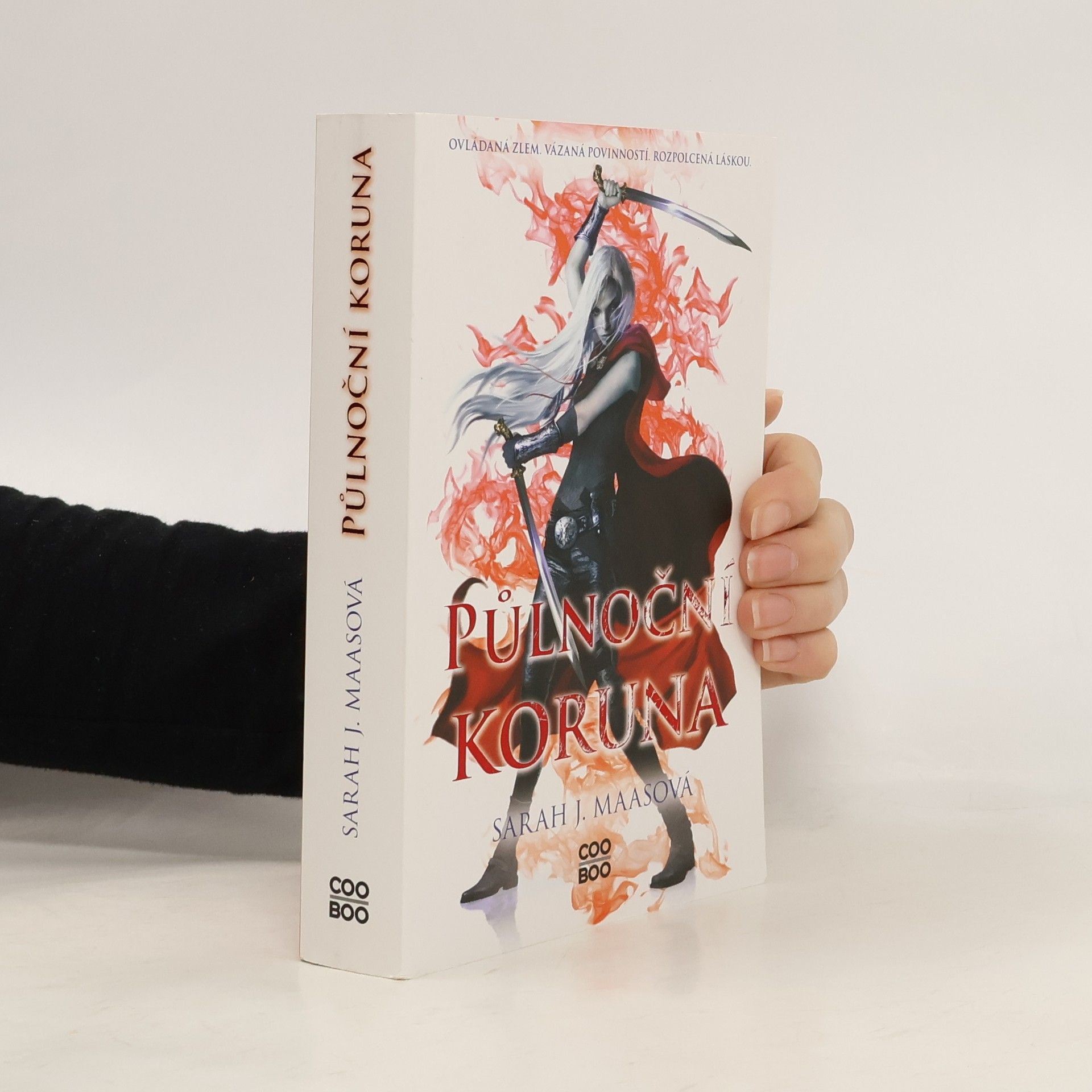 Sarah J. Maas Půlnoční koruna