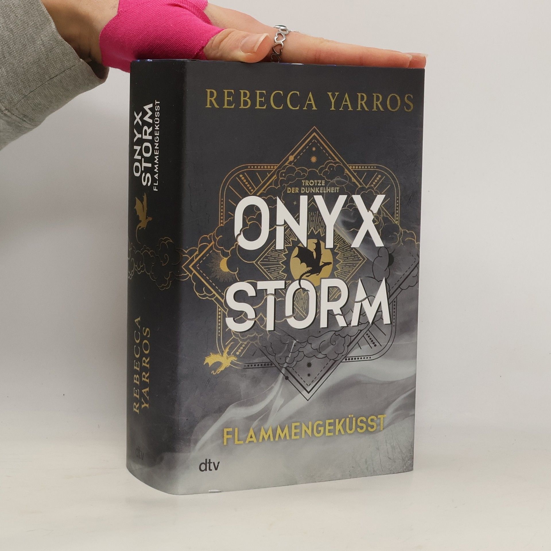 Onyx Storm - Flammengeküsst - Deluxe-Ausgabe mit Farbschnitt