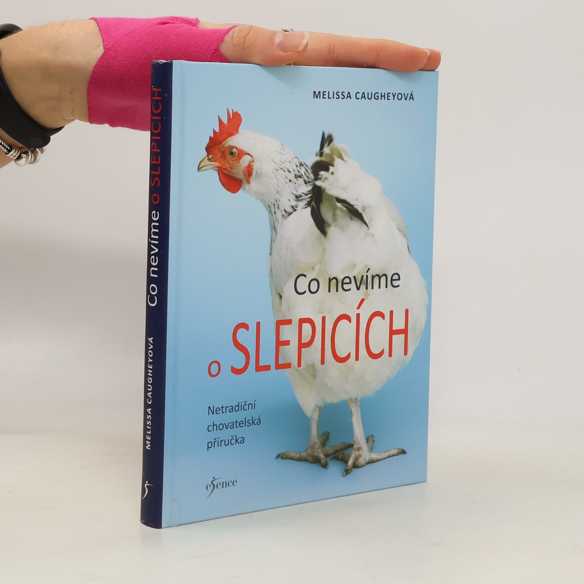 Co nevíme o slepicích. Netradiční chovatelská příručka