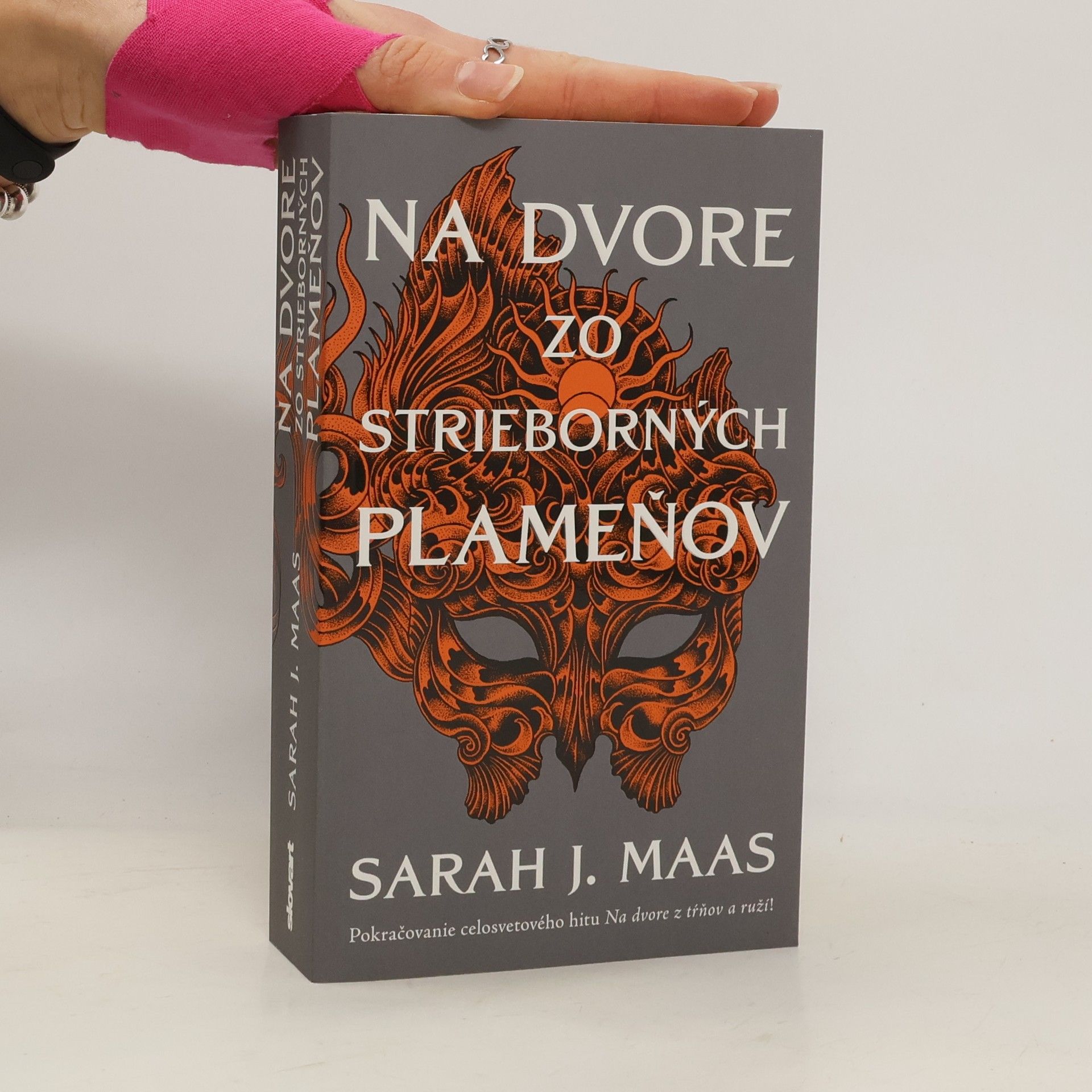 Sarah J. Maas Na dvore zo strieborných plameňov
