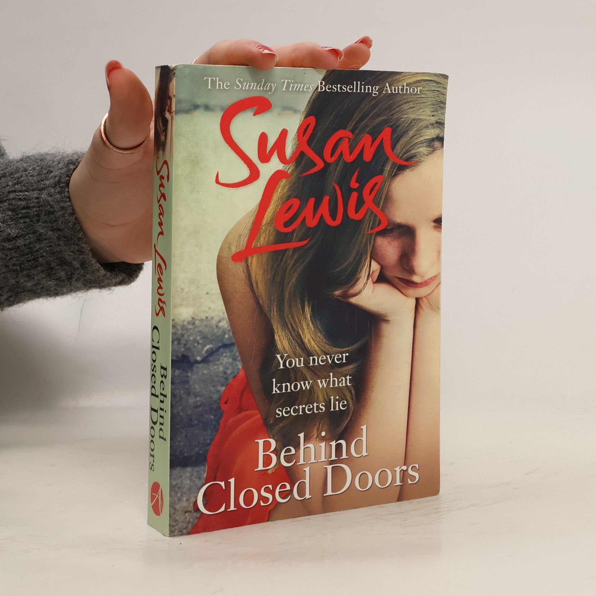 Susan Lewis Behind closed doors