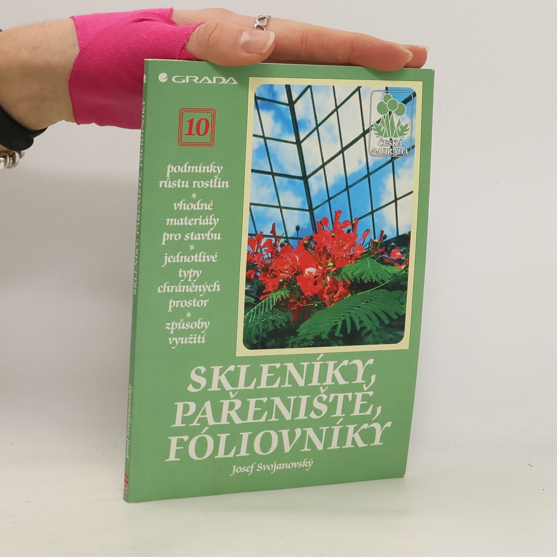 Skleníky, pařeniště, fóliovníky