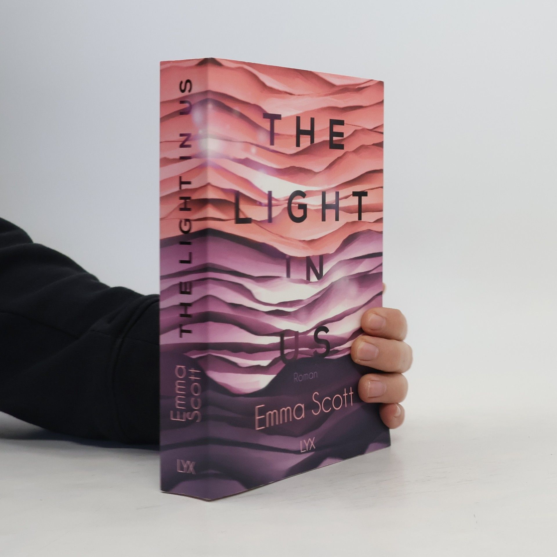 Emma Scott The light in us