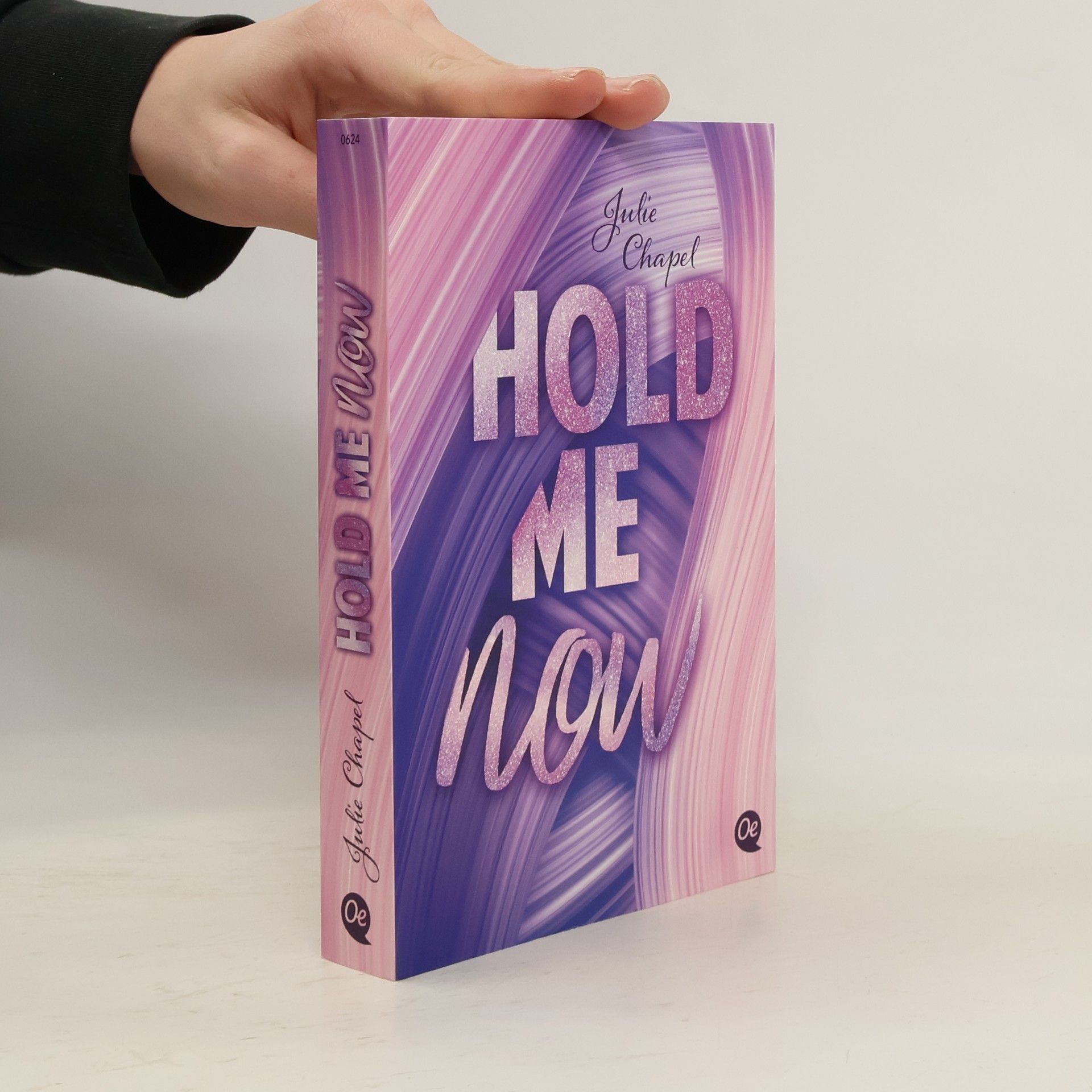 Julie Chapel Hold me now