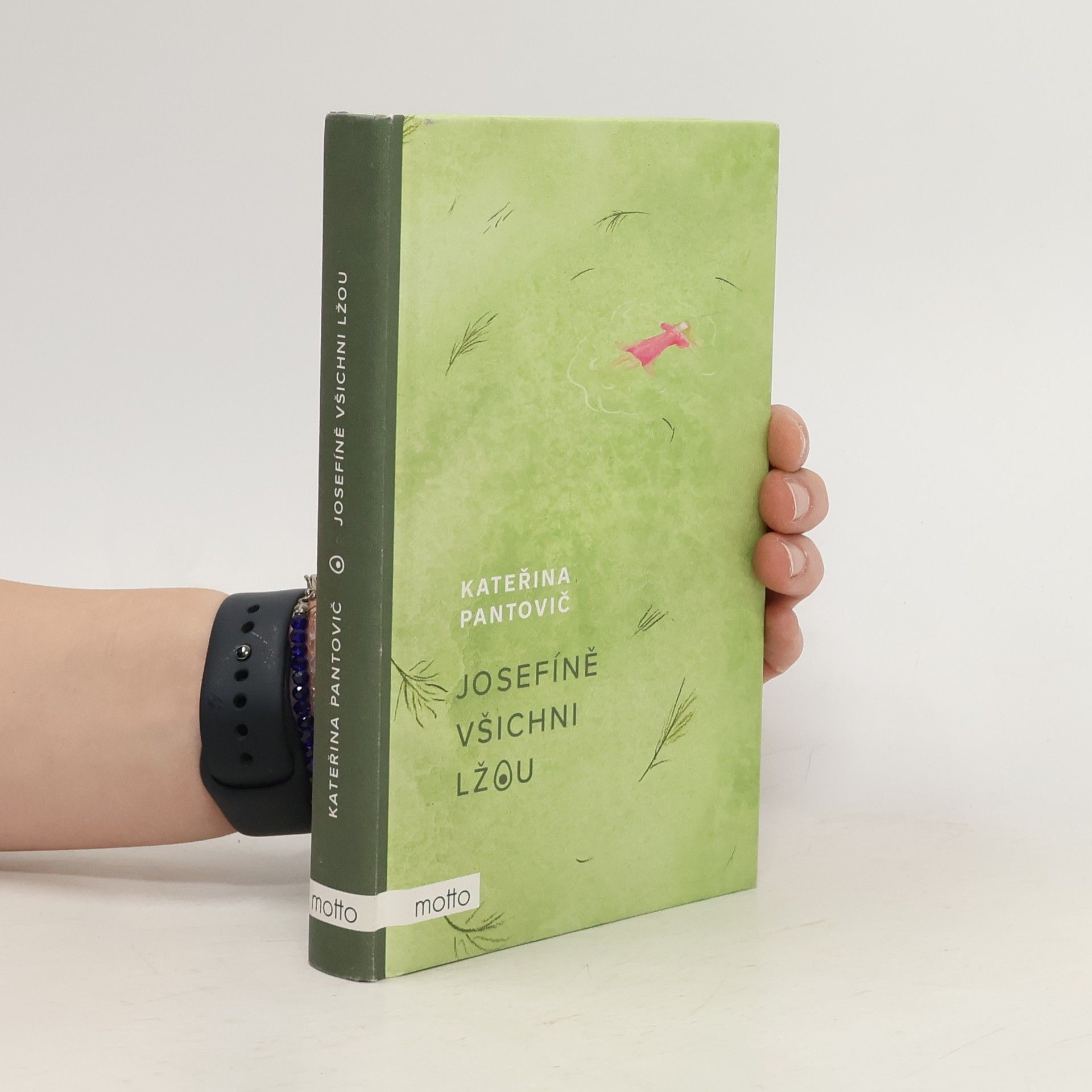 Josefíně všichni lžou