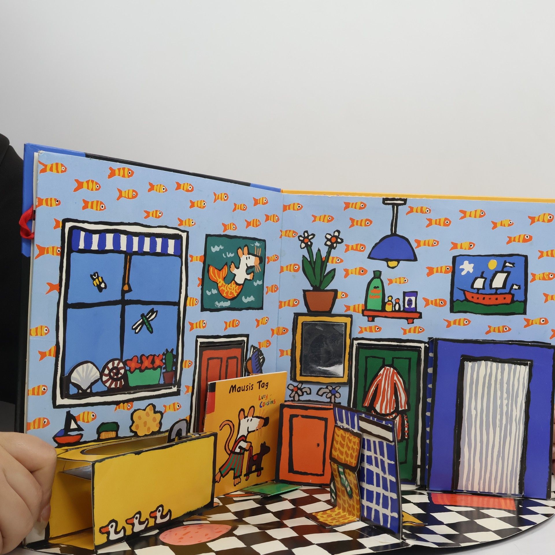 Lucy Cousins Mausis Haus. Ein 3-Zimmer-Haus-Spiel-Buch