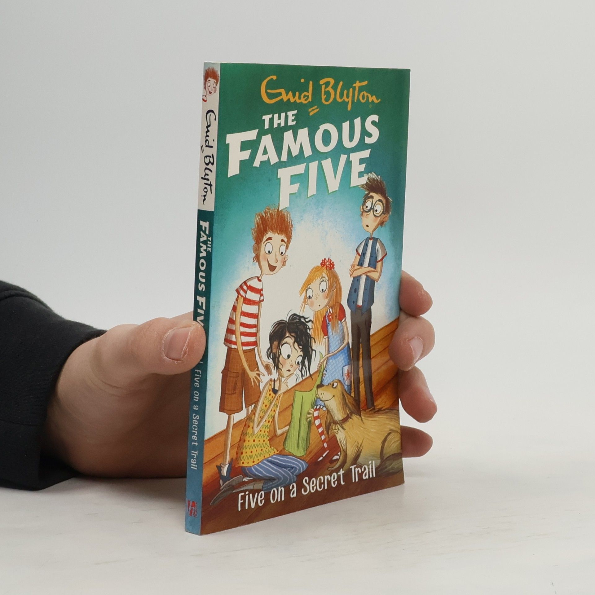 Enid Blyton The Famous Five - 15: Five on a Secret Trail