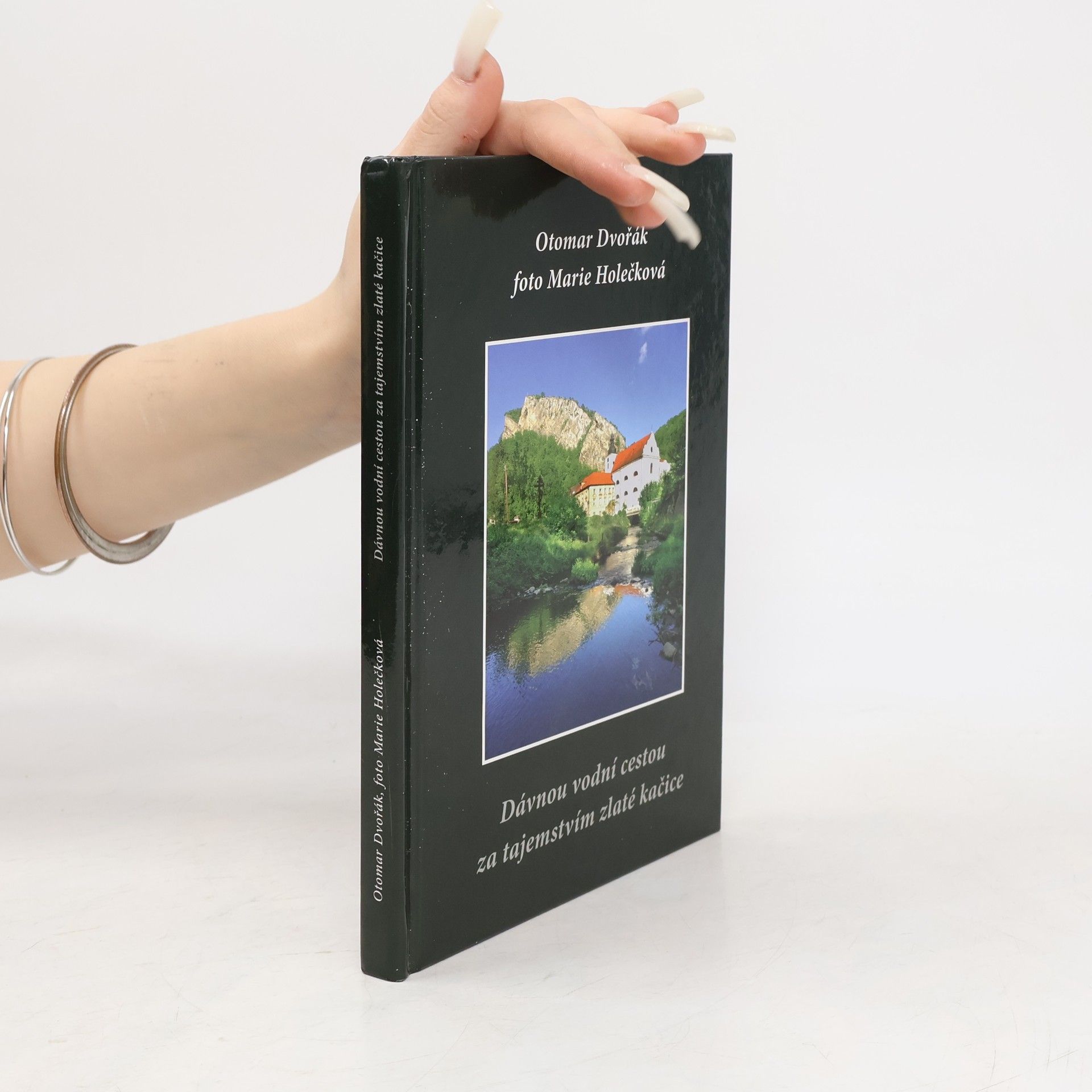 Otomar Dvořák Dávnou vodní cestou za tajemstvím zlaté kačice : putování po Rakovnicku, Kladensku a Berounsku od pramene k ústí potoka Loděnice (Kačáku)