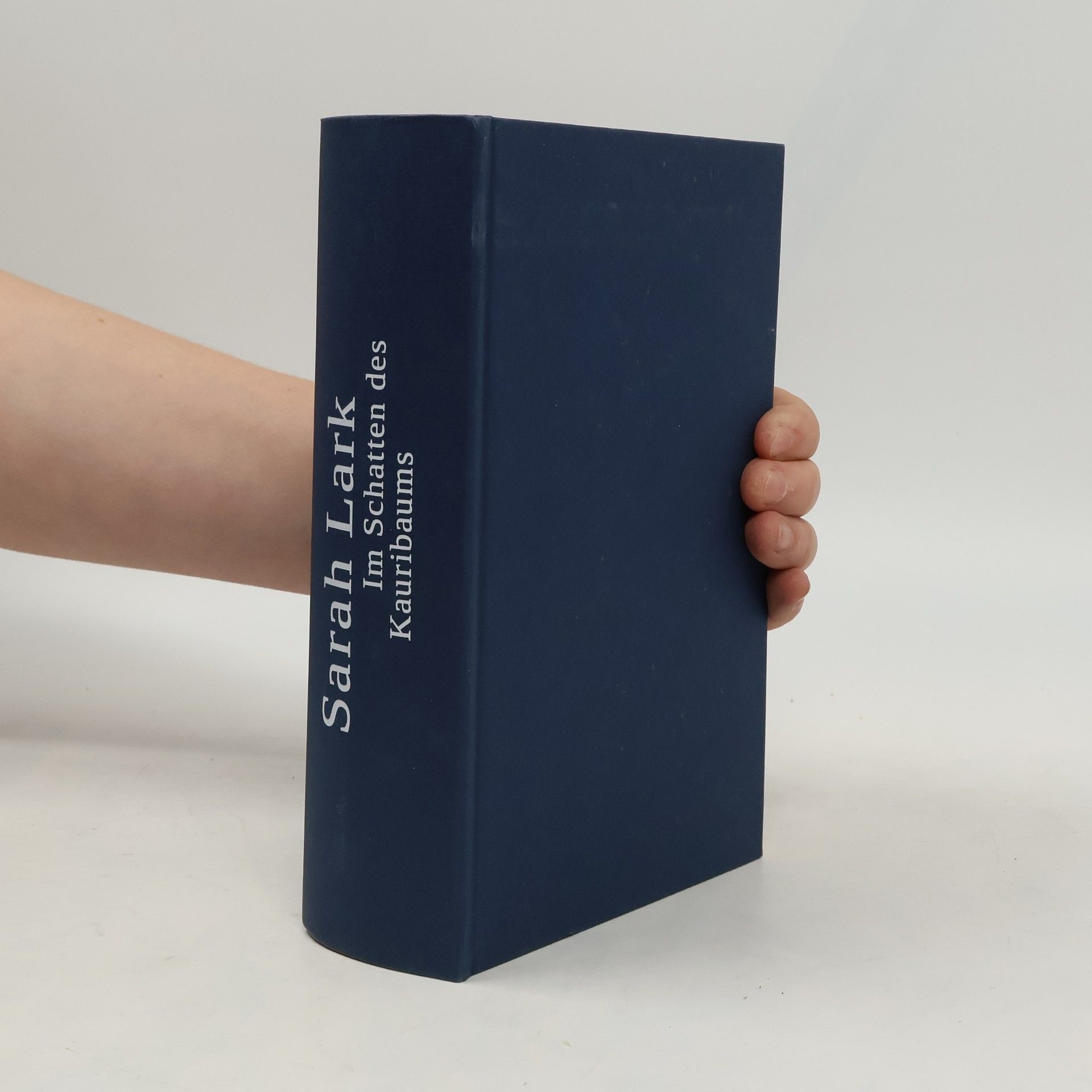 Im Schatten des Kauribaums