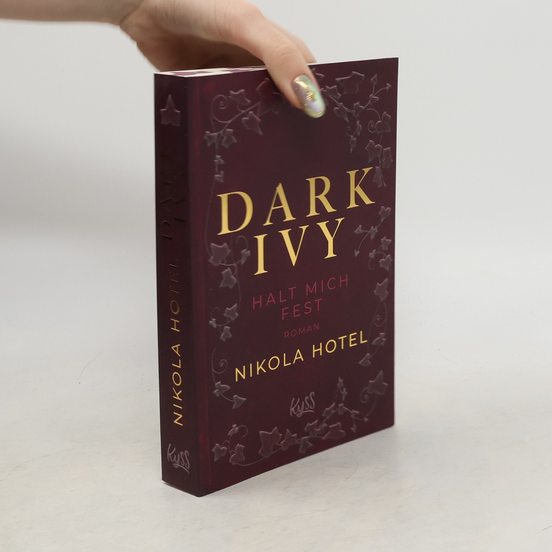 Nikola Hotel Dark Ivy - Halt mich fest