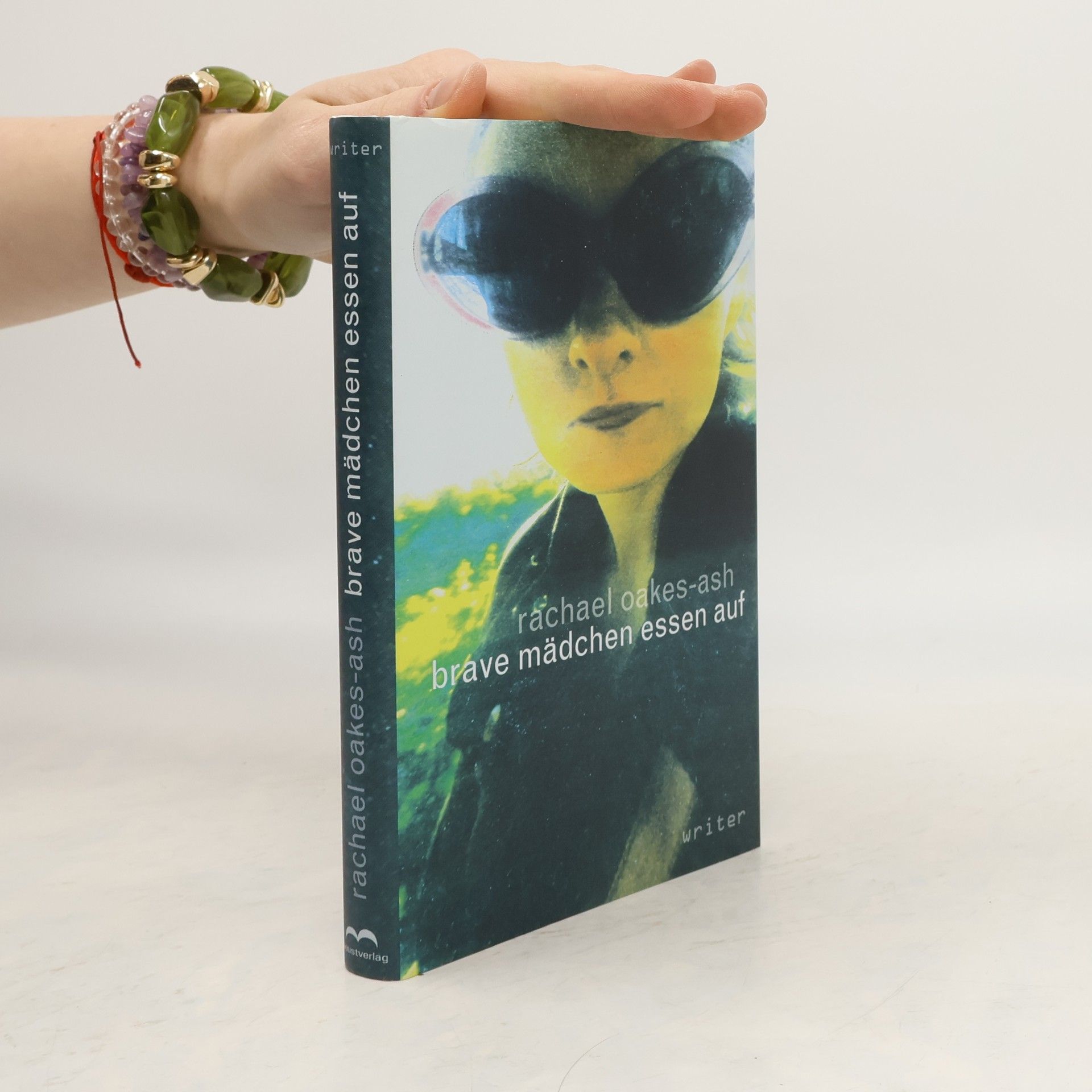 Brave Mädchen essen auf