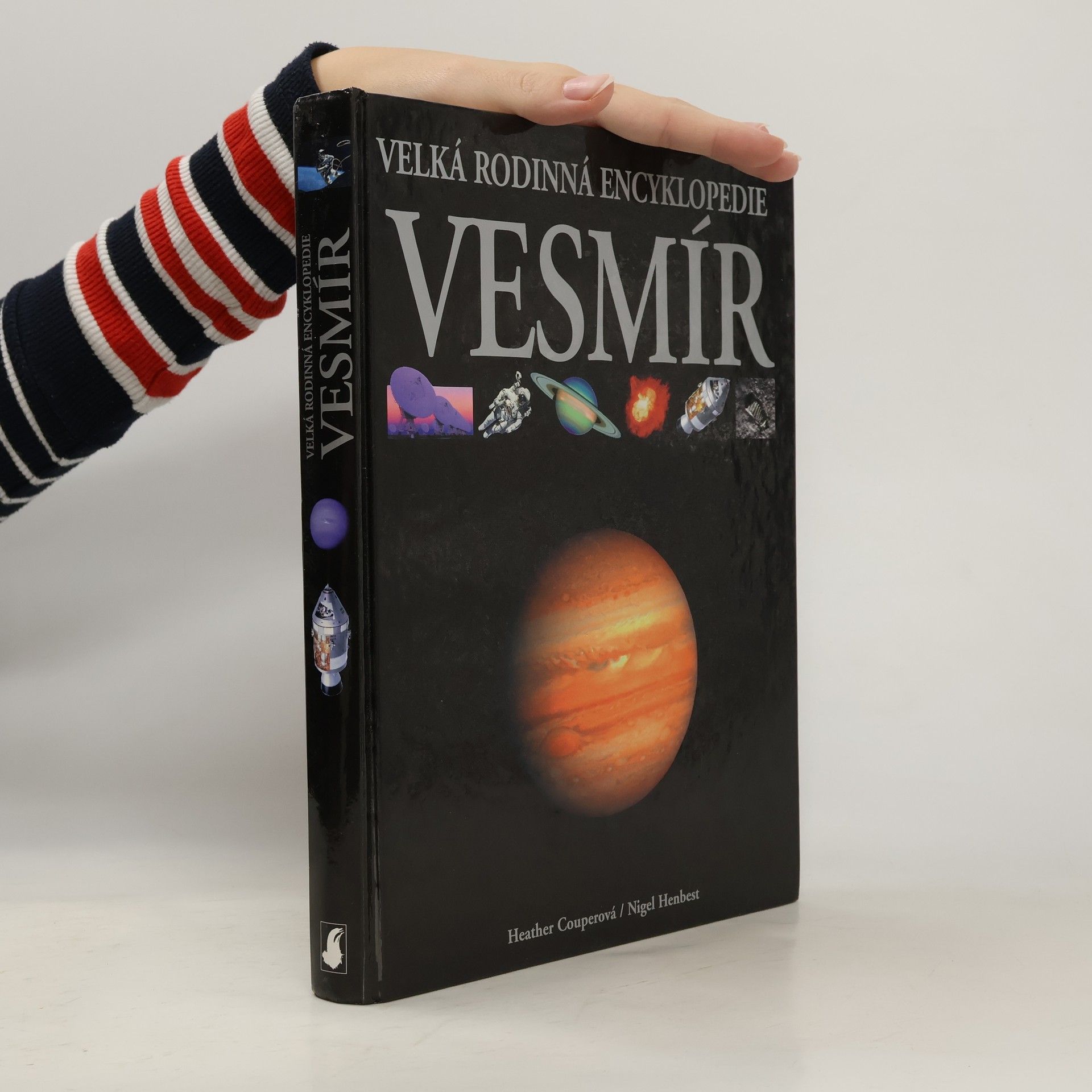 Velká rodinná encyklopedie - Vesmír