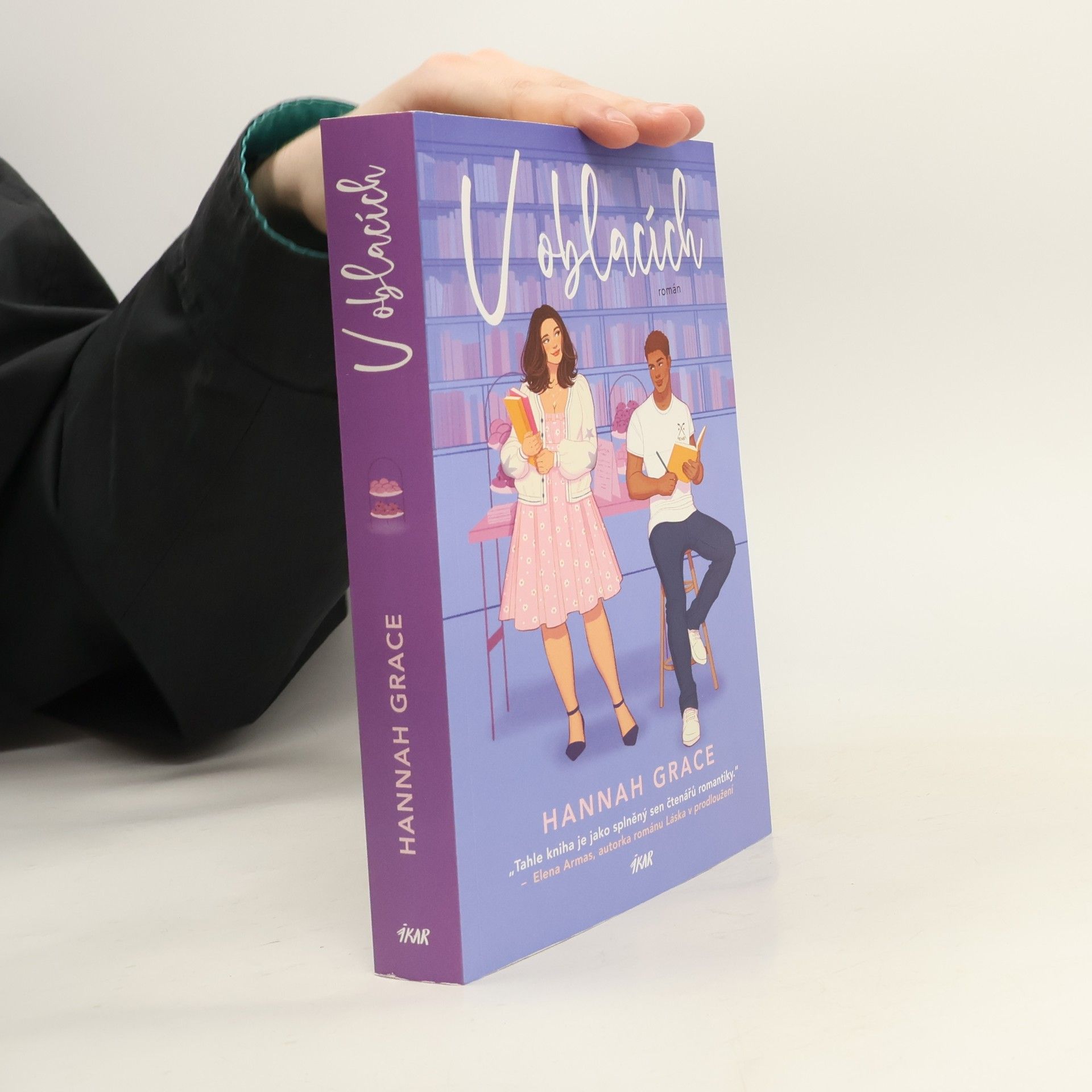 Hannah Grace V oblacích