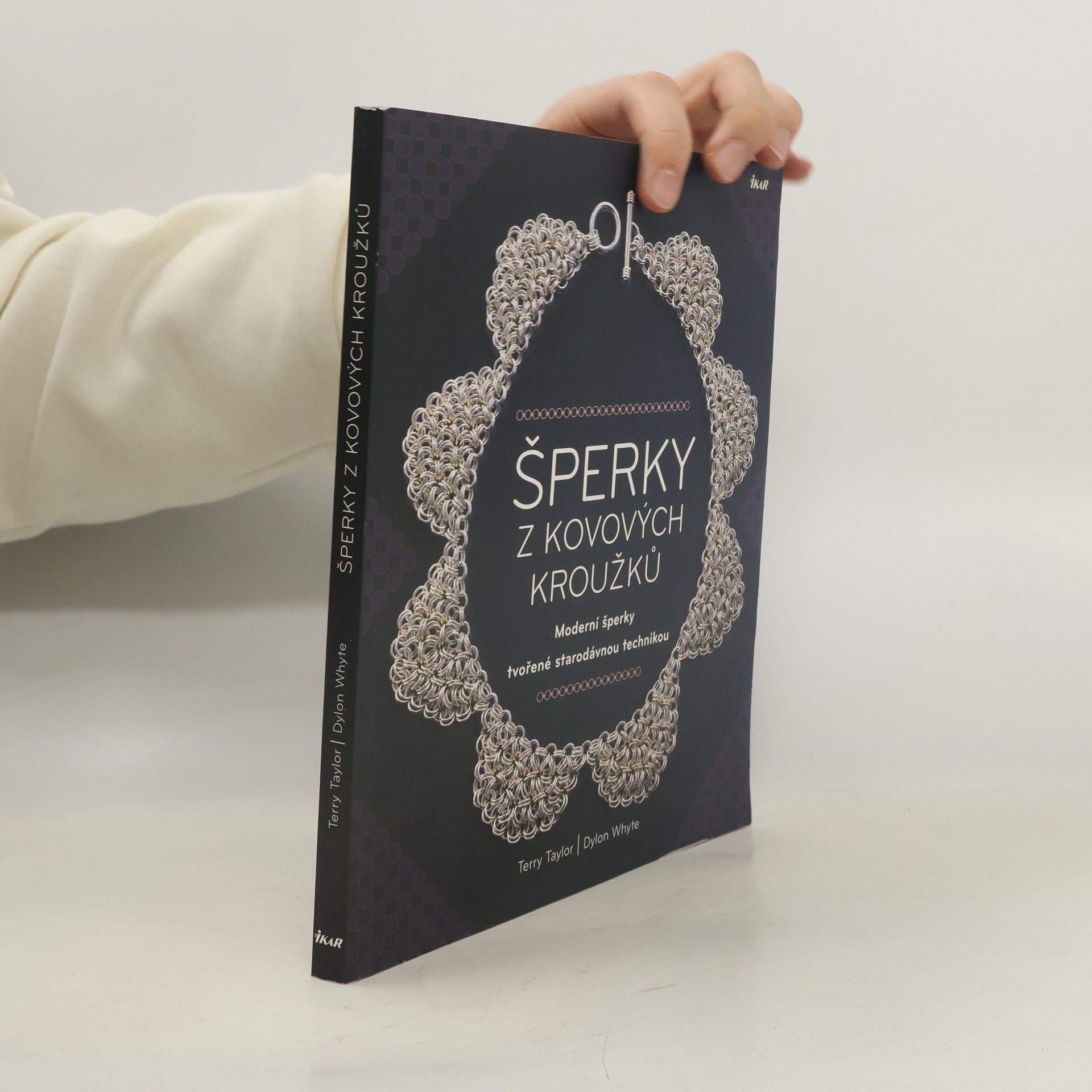 Šperky z kovových kroužků