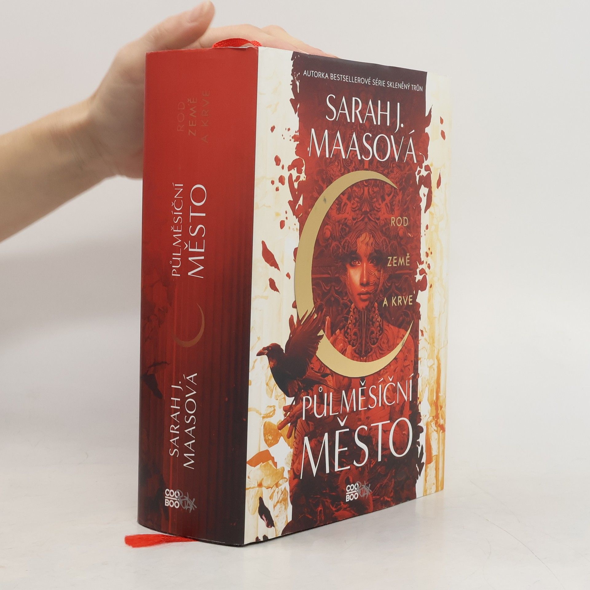 Půlměsíční město. Rod země a krve