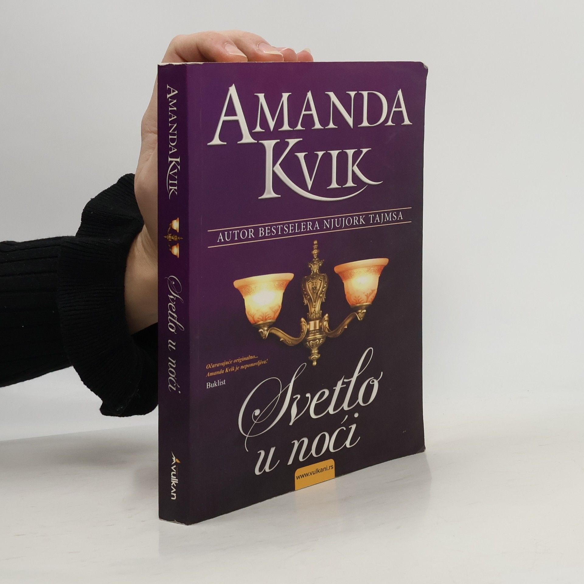 Amanda Kvik Svetlo u noći