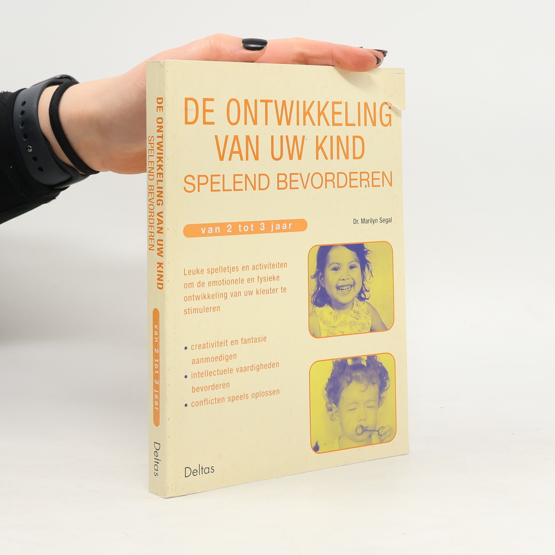 De ontwikkeling van uw kind spelend bevorderen