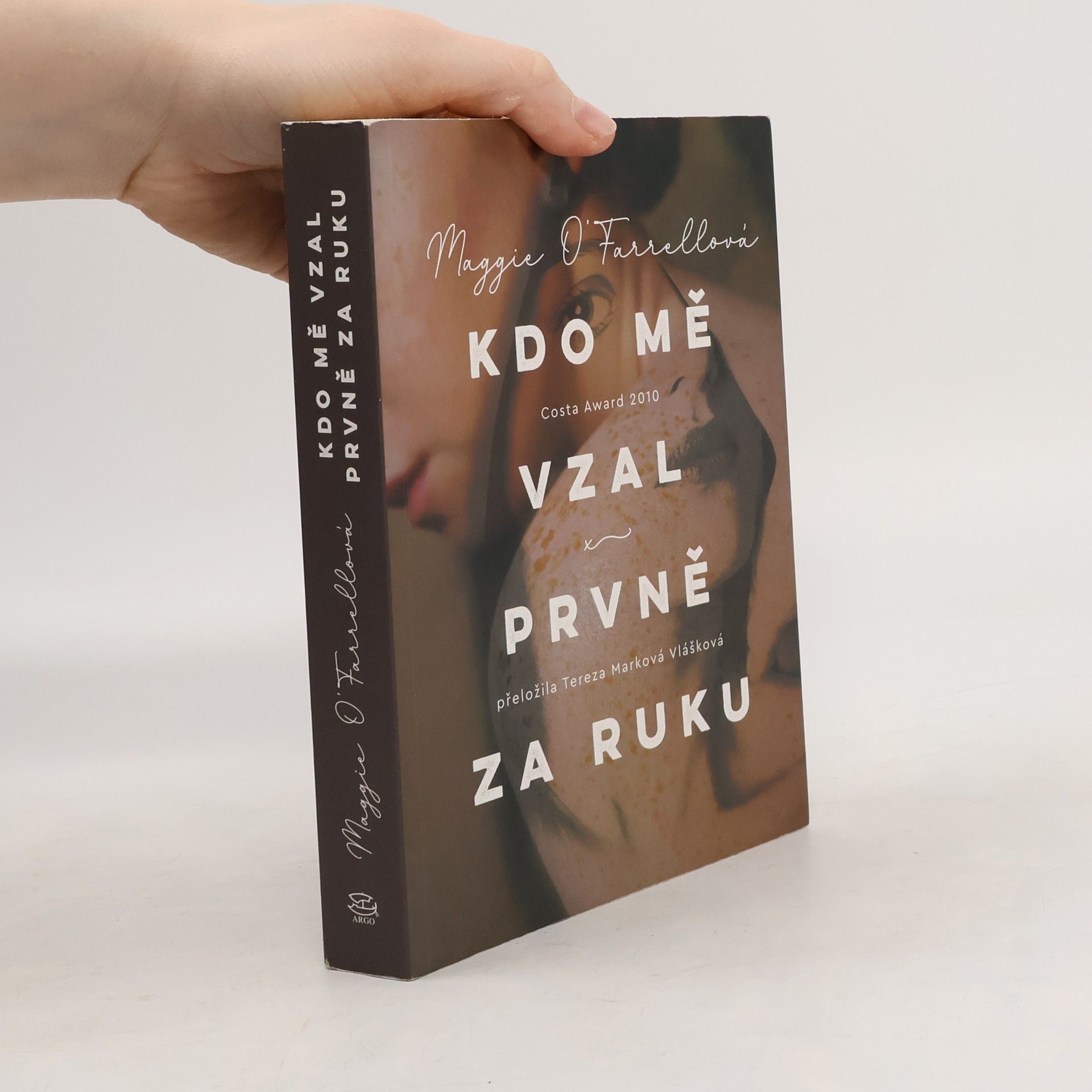 Maggie O. Farrell Kdo mě vzal prvně za ruku