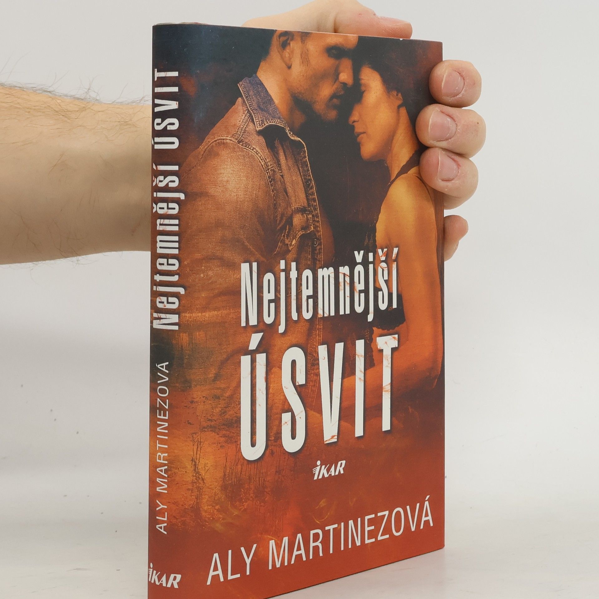 Aly Martinez Nejtemnější úsvit